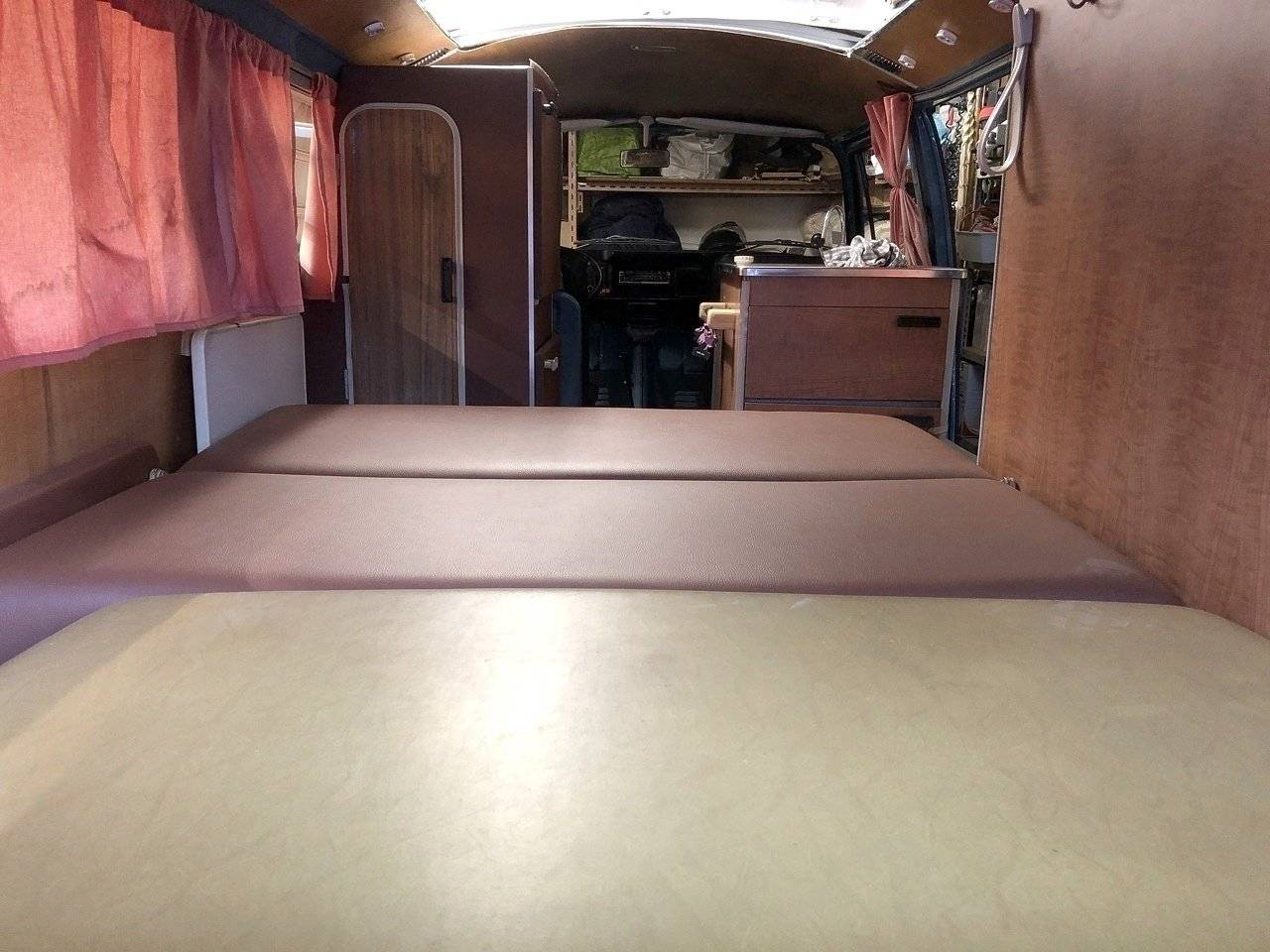 Berth Volkswagen T2a - Yescapa