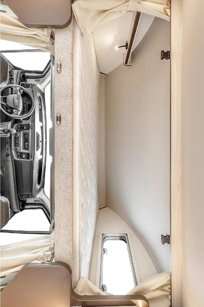 Dining Area Ford - Yescapa