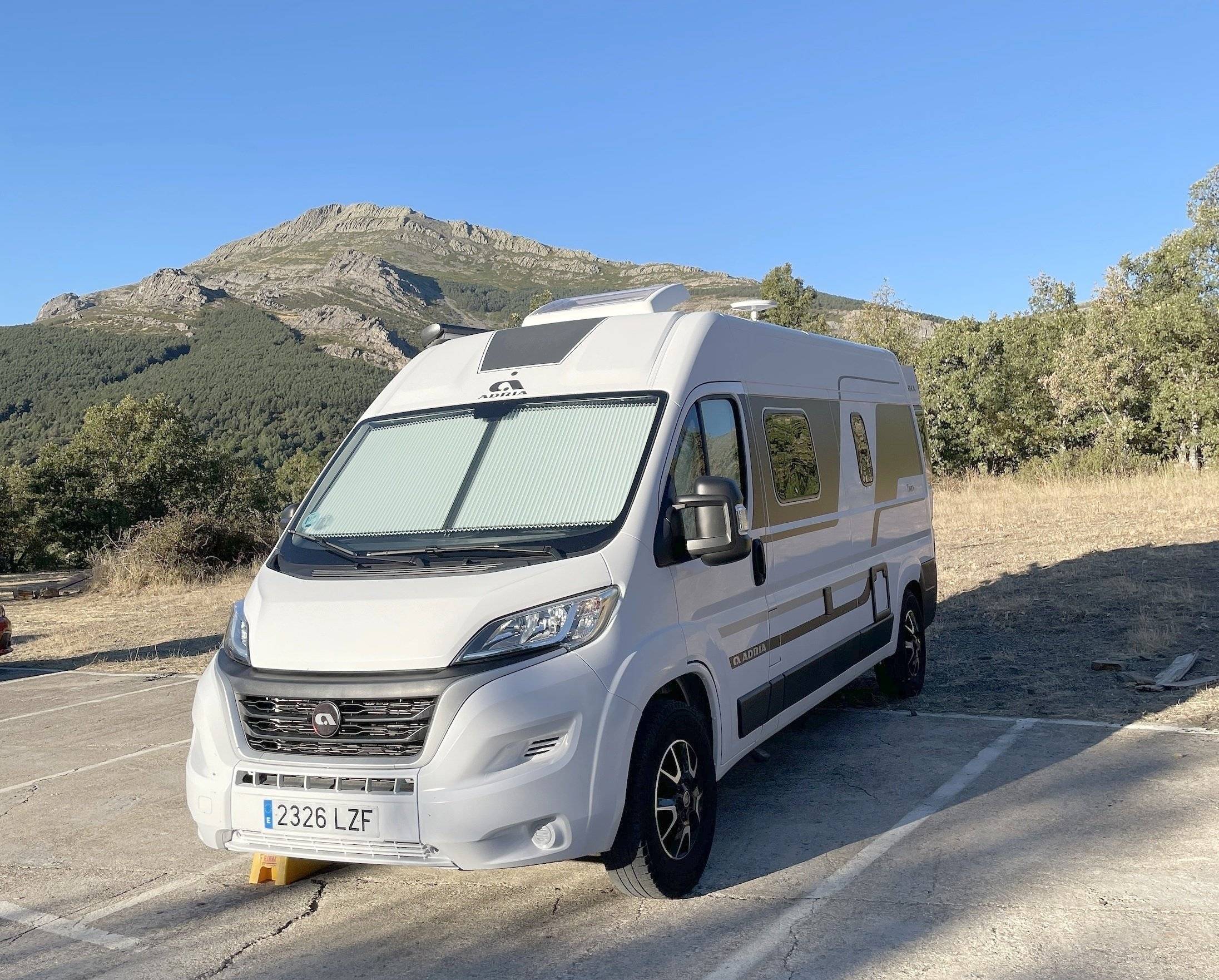 Vista frontale a ¾ Fiat - Yescapa