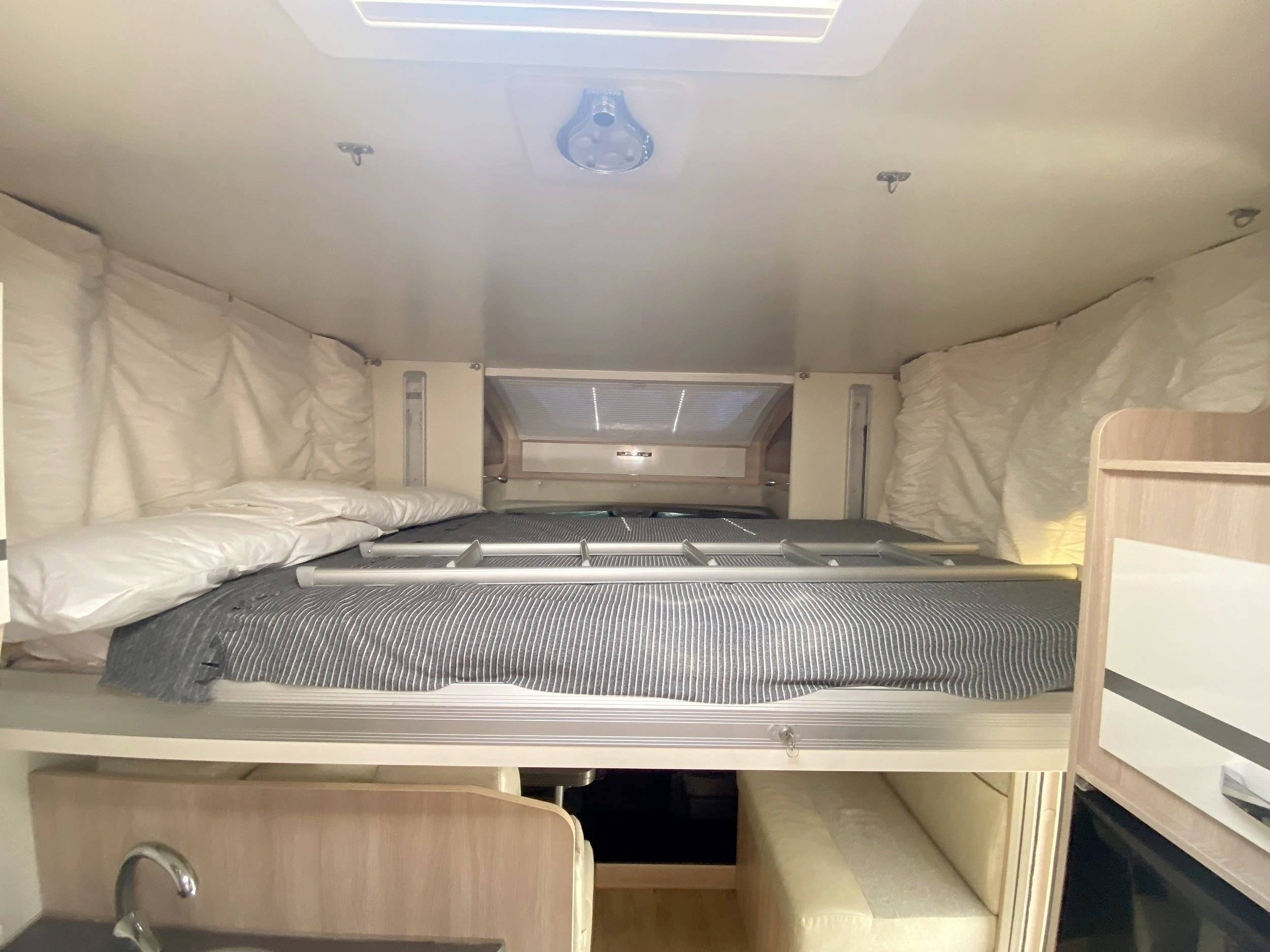 Schlafplätze Citroën 2.2 hdi plus 140hp - Yescapa