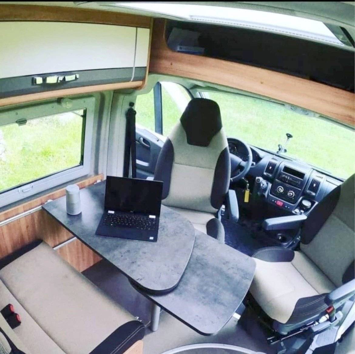 Área de jantar Citroën Jumper 2,2 l 140 ch - Yescapa