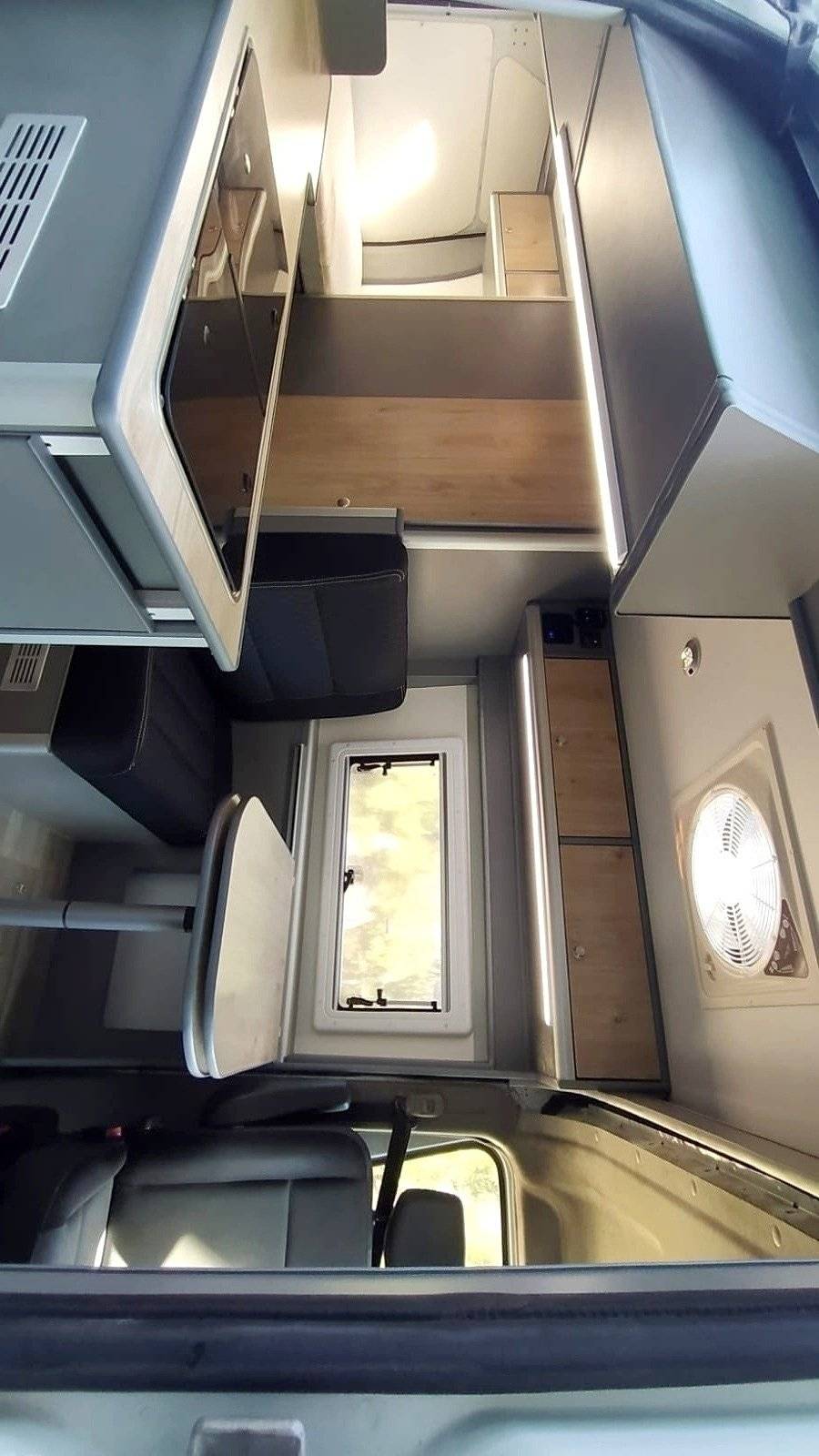 Dinette Nissan nv400 - Yescapa