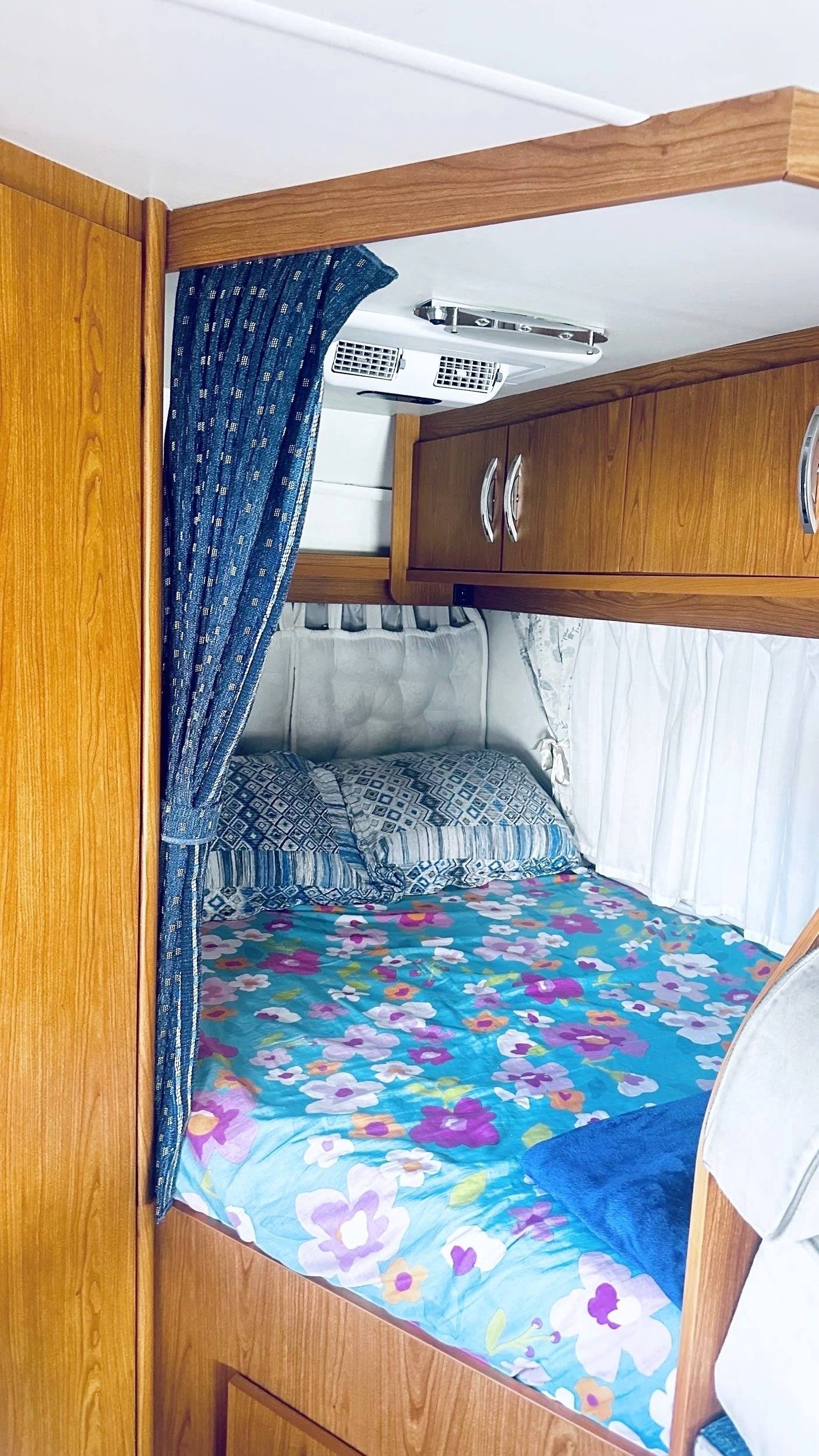 Letti Ford Transit 2,5 l TDCi 140 ch. - Yescapa