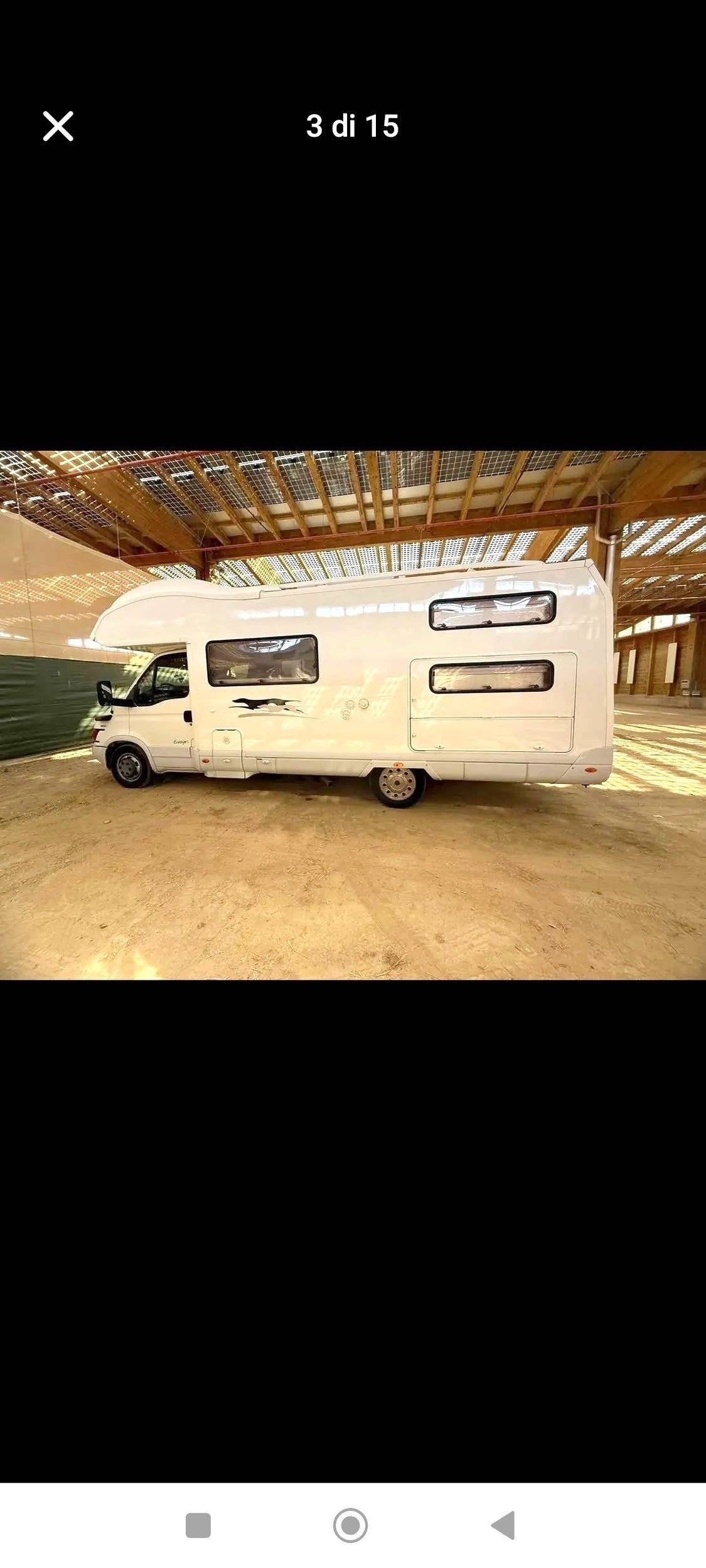 Vista frontale a ¾ Iveco Daily 3,0 l 146 ch - Yescapa