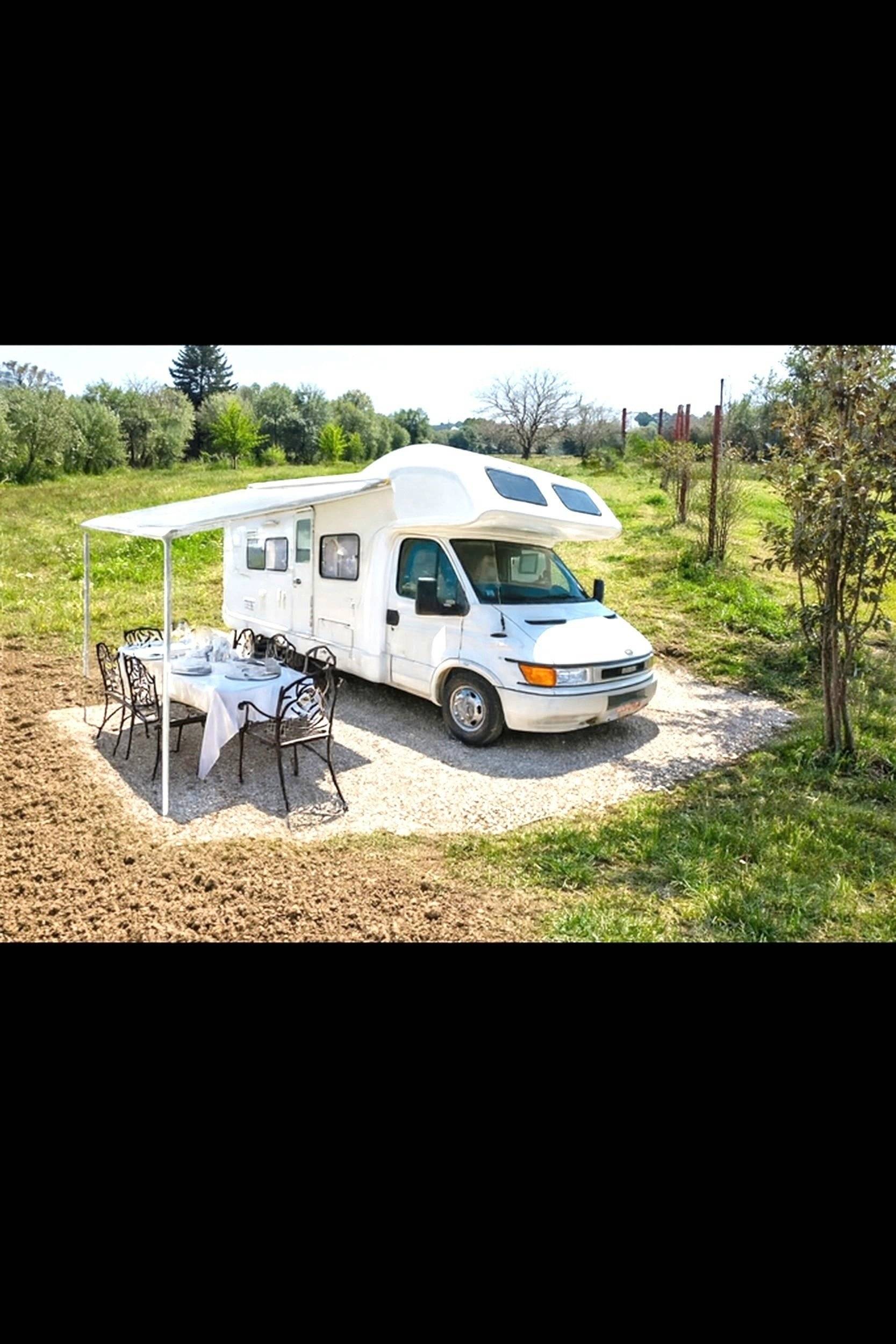 Front view from 3/4 Iveco Daily 3,0 l 146 ch - Yescapa