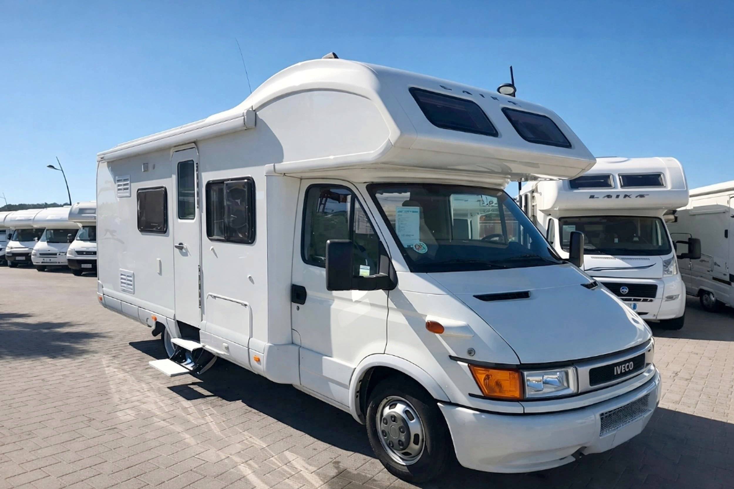 Vue avant de 3/4 Iveco Daily 3,0 l 146 ch - Yescapa