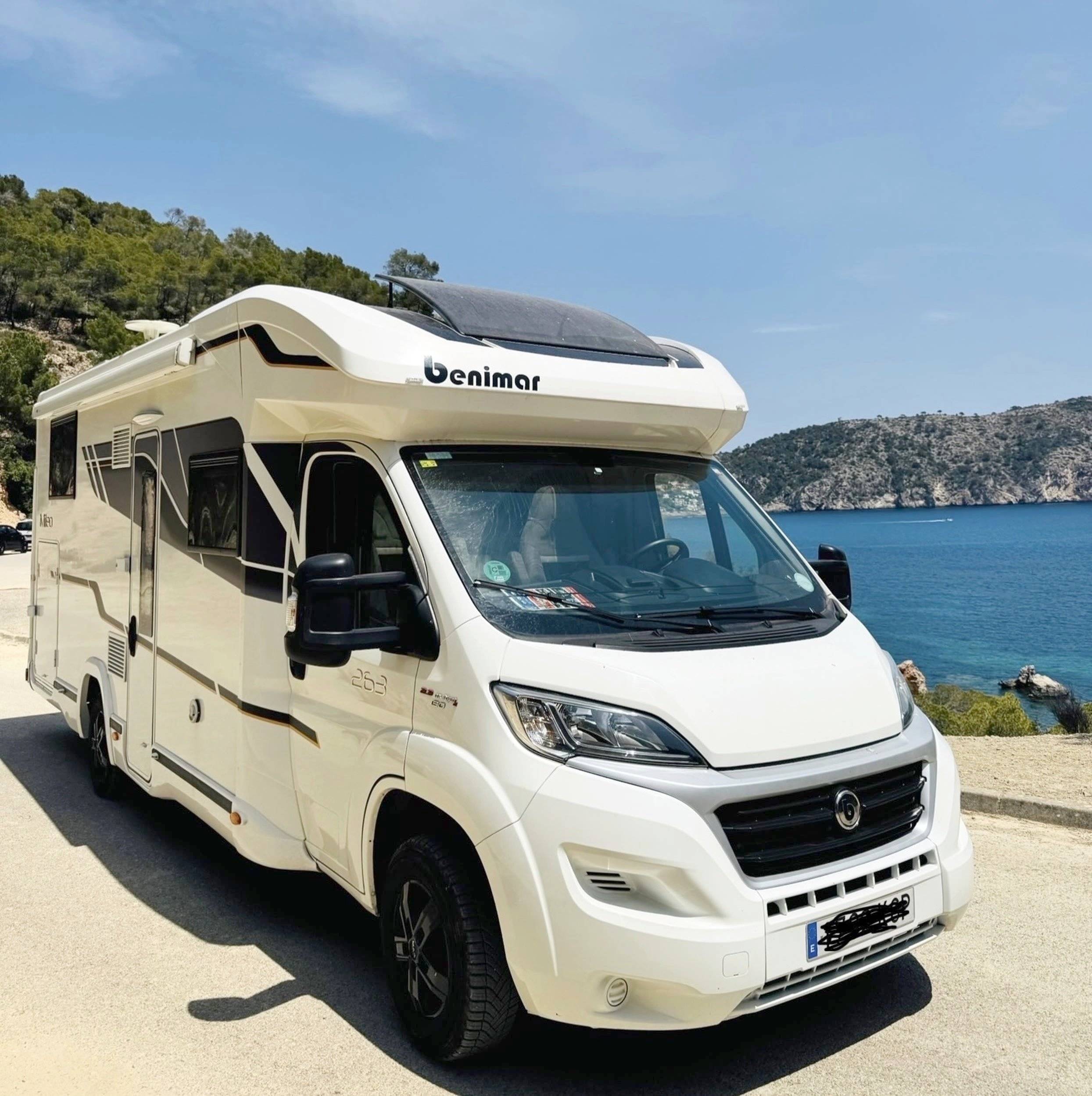 Front view from 3/4 Fiat Ducato 2.3 multijet 130cv - Yescapa