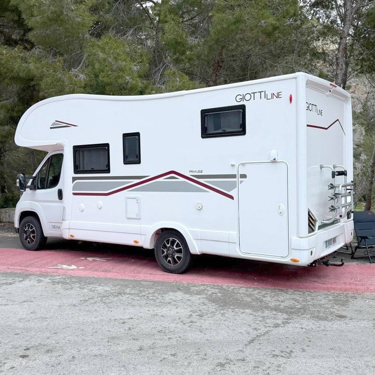 Vue avant de 3/4 Fiat - Yescapa