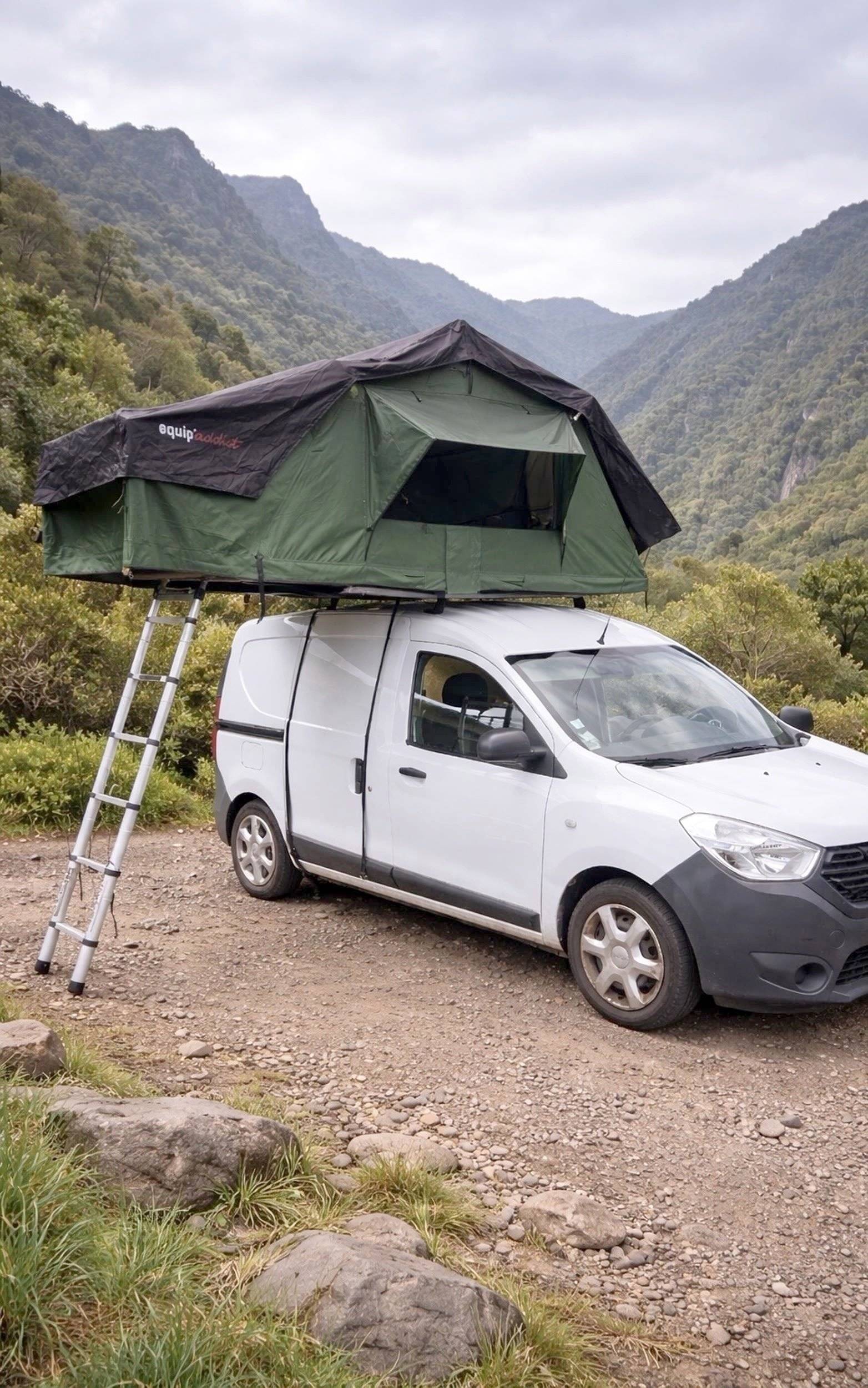 Voorkant 3/4 dacia Dacia Dokker - Yescapa