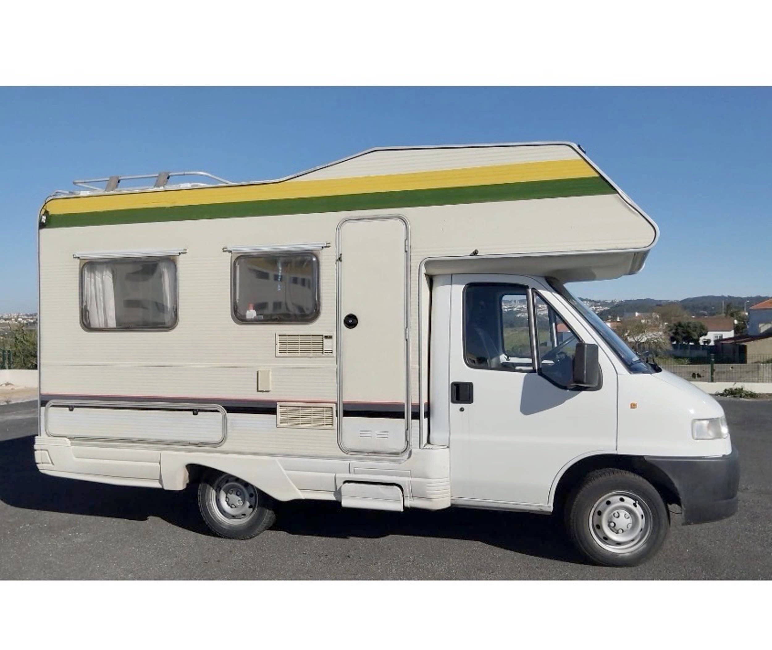 Vista frontale a ¾  - Yescapa