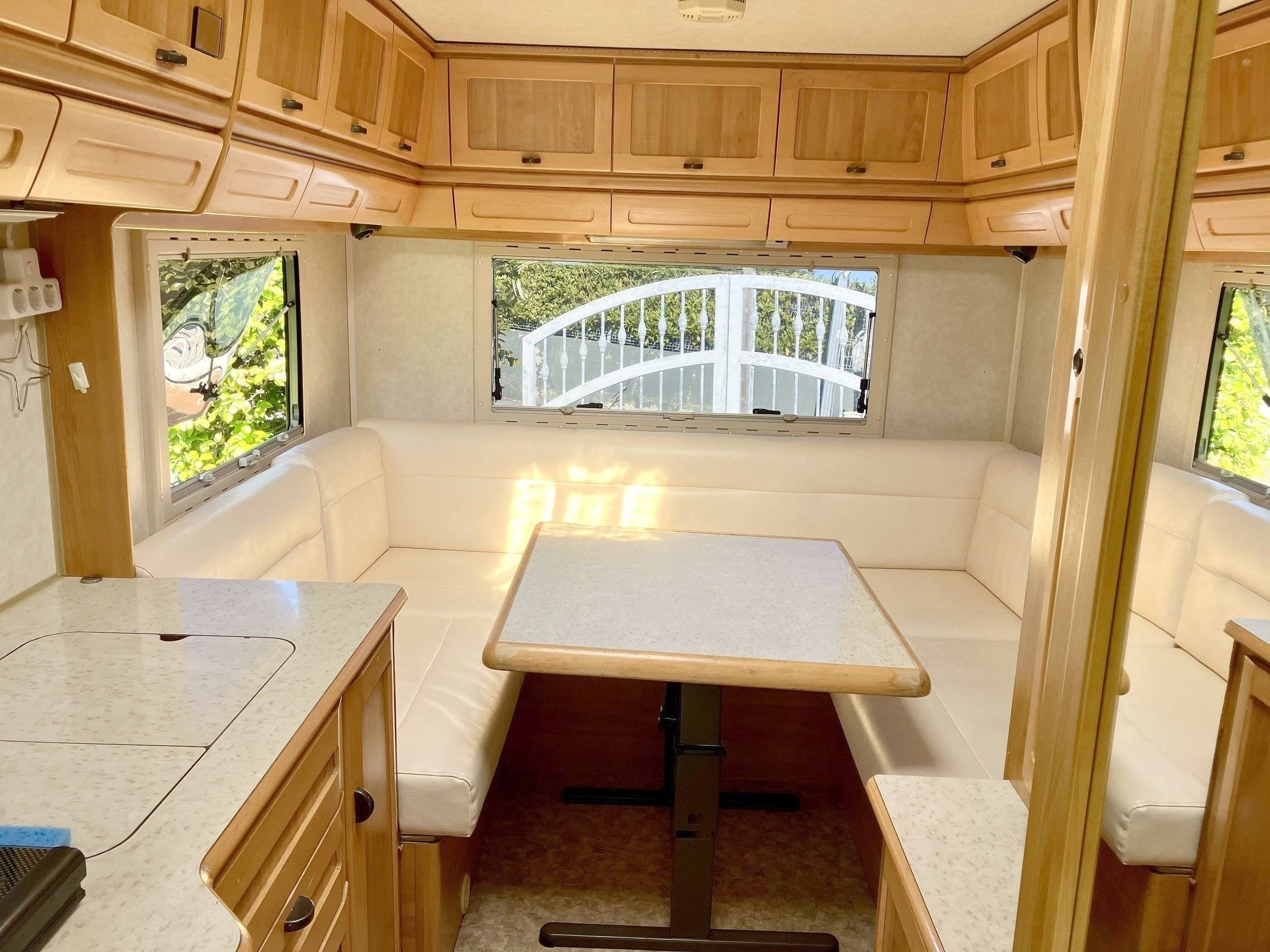 Área de jantar Fiat Ducato 2,5 TD - Yescapa