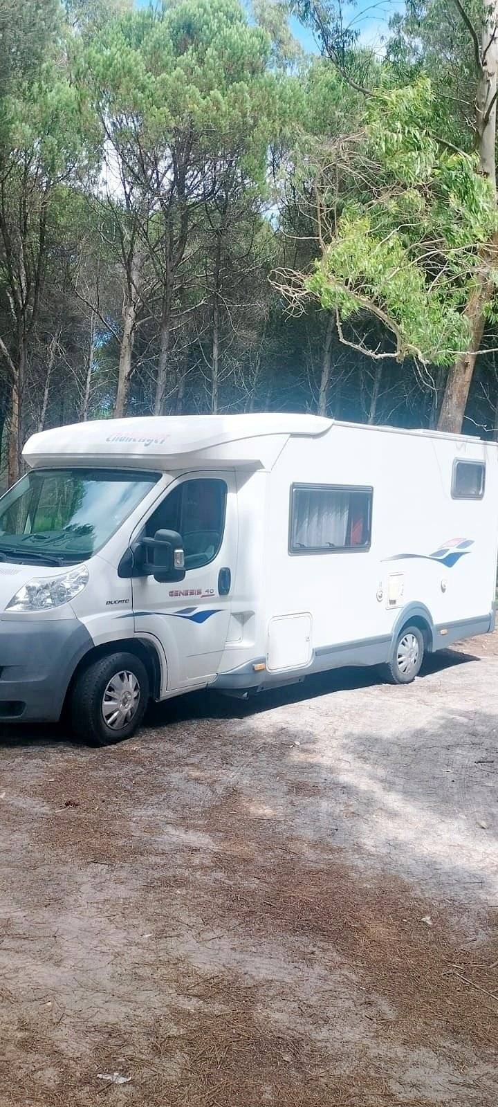 Vue avant de 3/4 Fiat - Yescapa