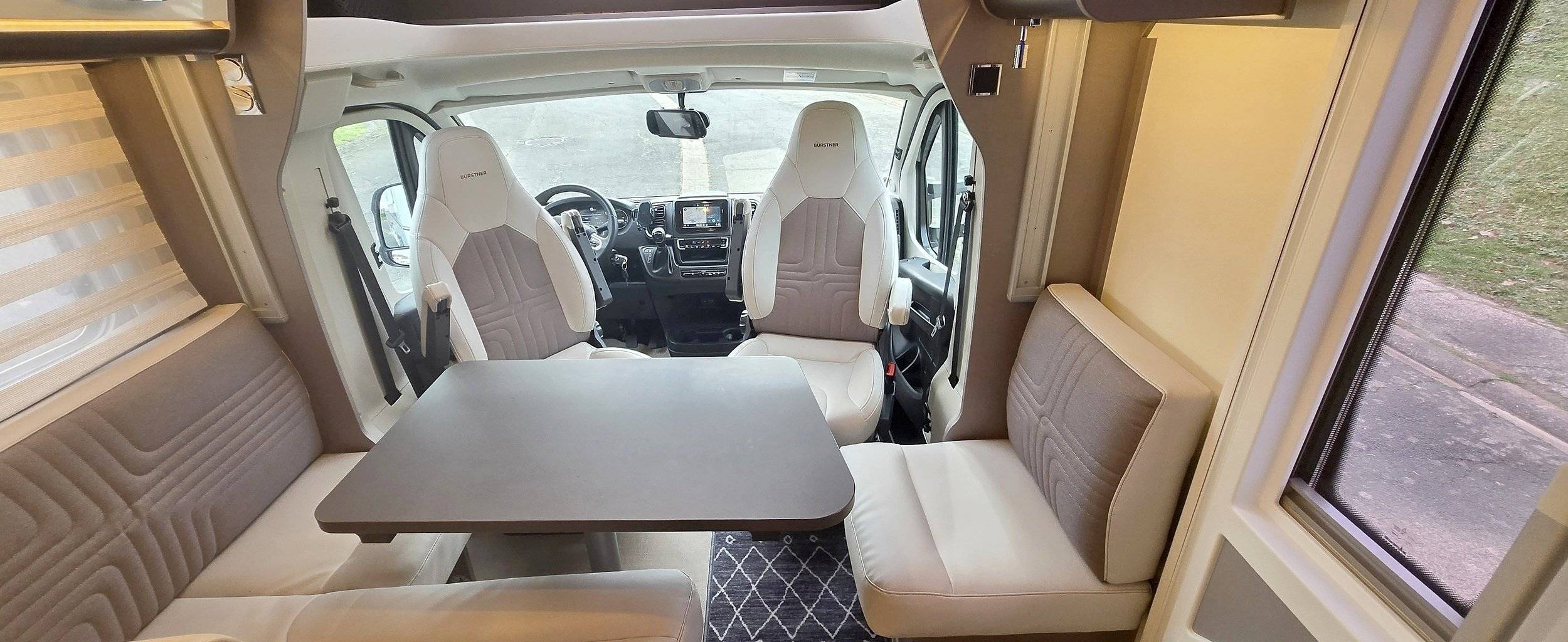 Dining Area Fiat Fiat 2.2 L 140 CV - Yescapa