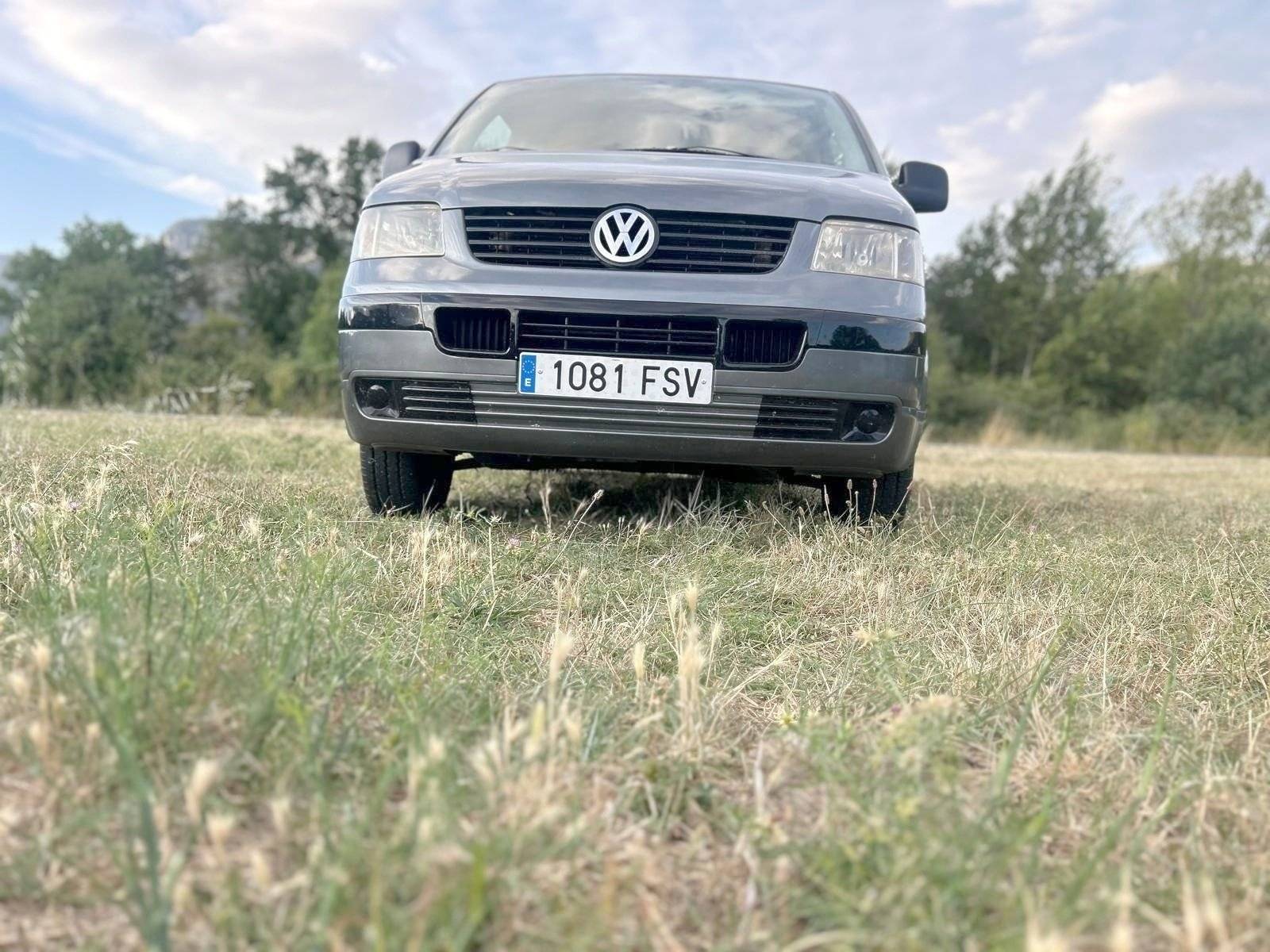 Front view from 3/4 Volkswagen - Yescapa