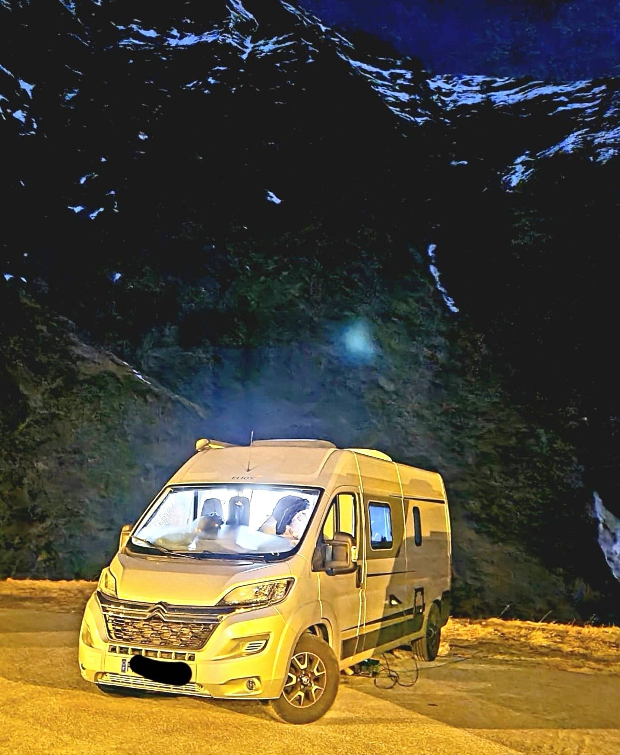 Vista de 3/4 Citroën Jumper 2,0 l 163 ch - Yescapa