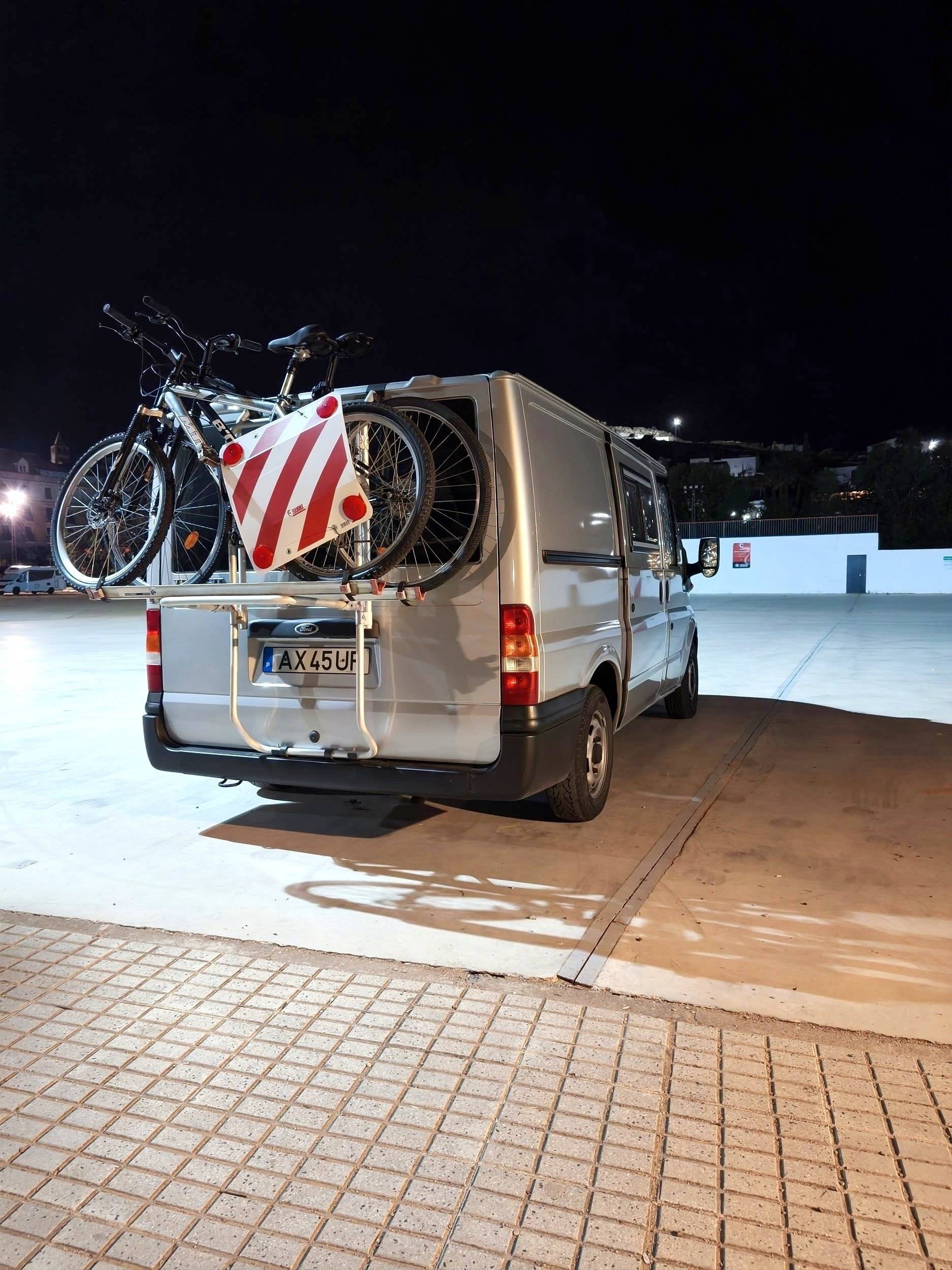 Rear view Ford Transit 85 T260 - Yescapa