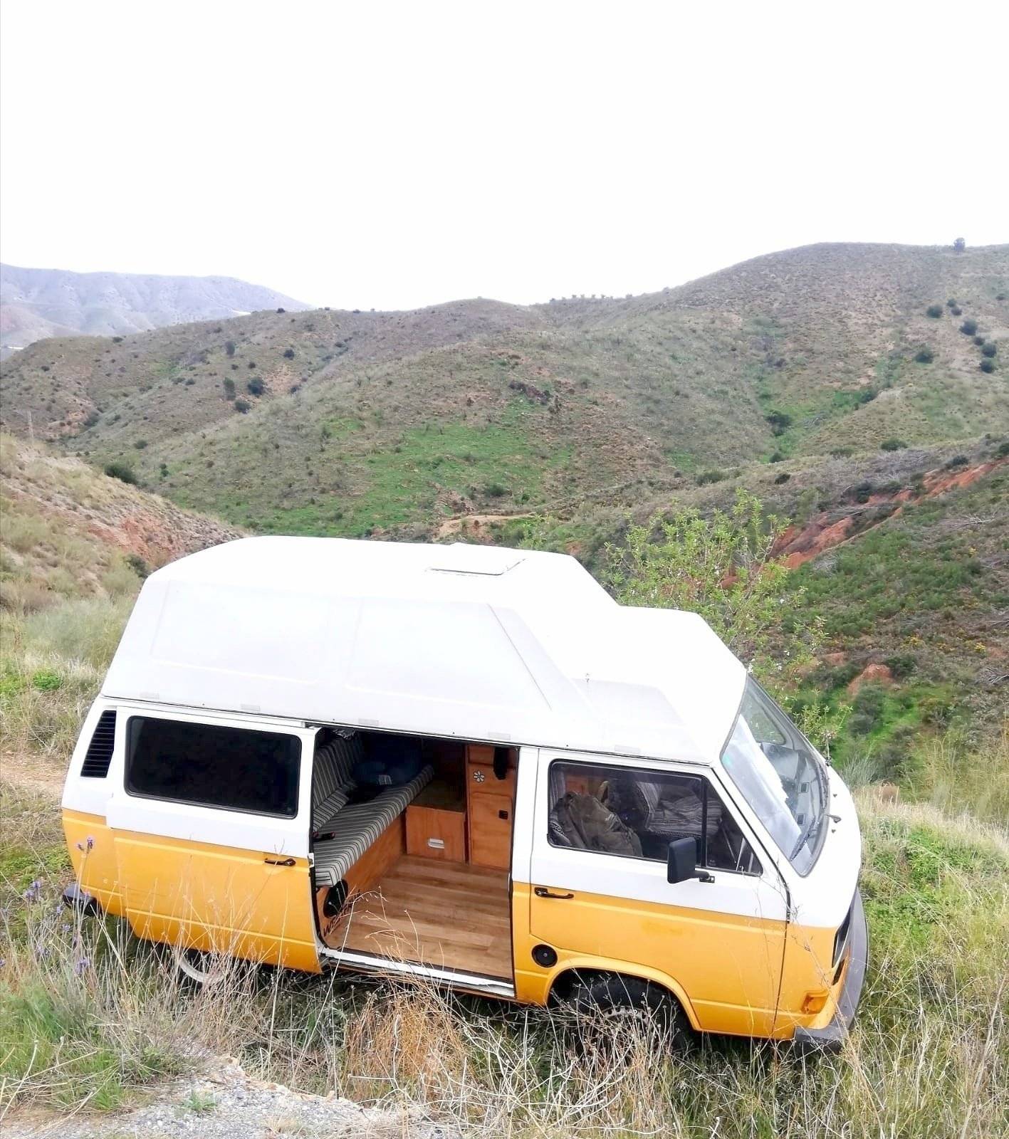 Ansicht von hinten Volkswagen Volkswagen Transporter - Yescapa