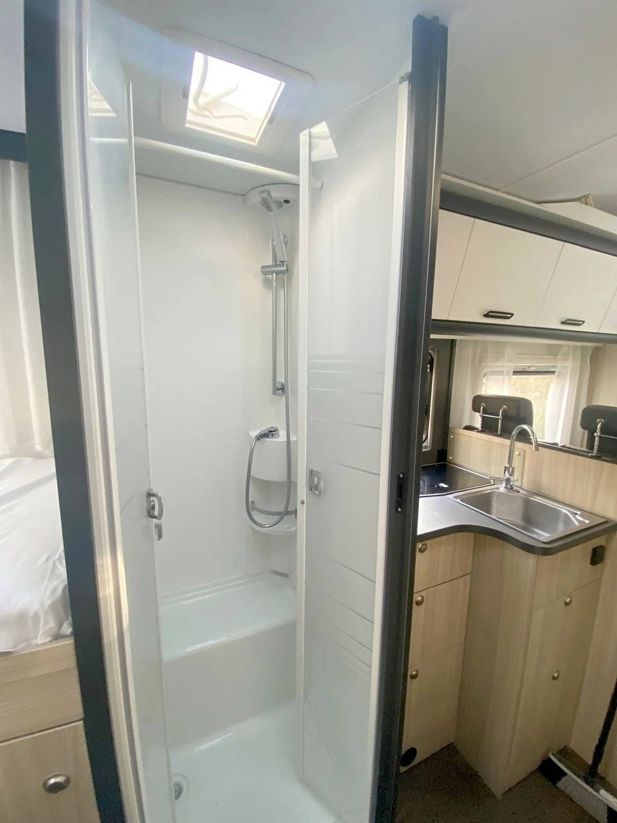 Adria Sunliving A75DP