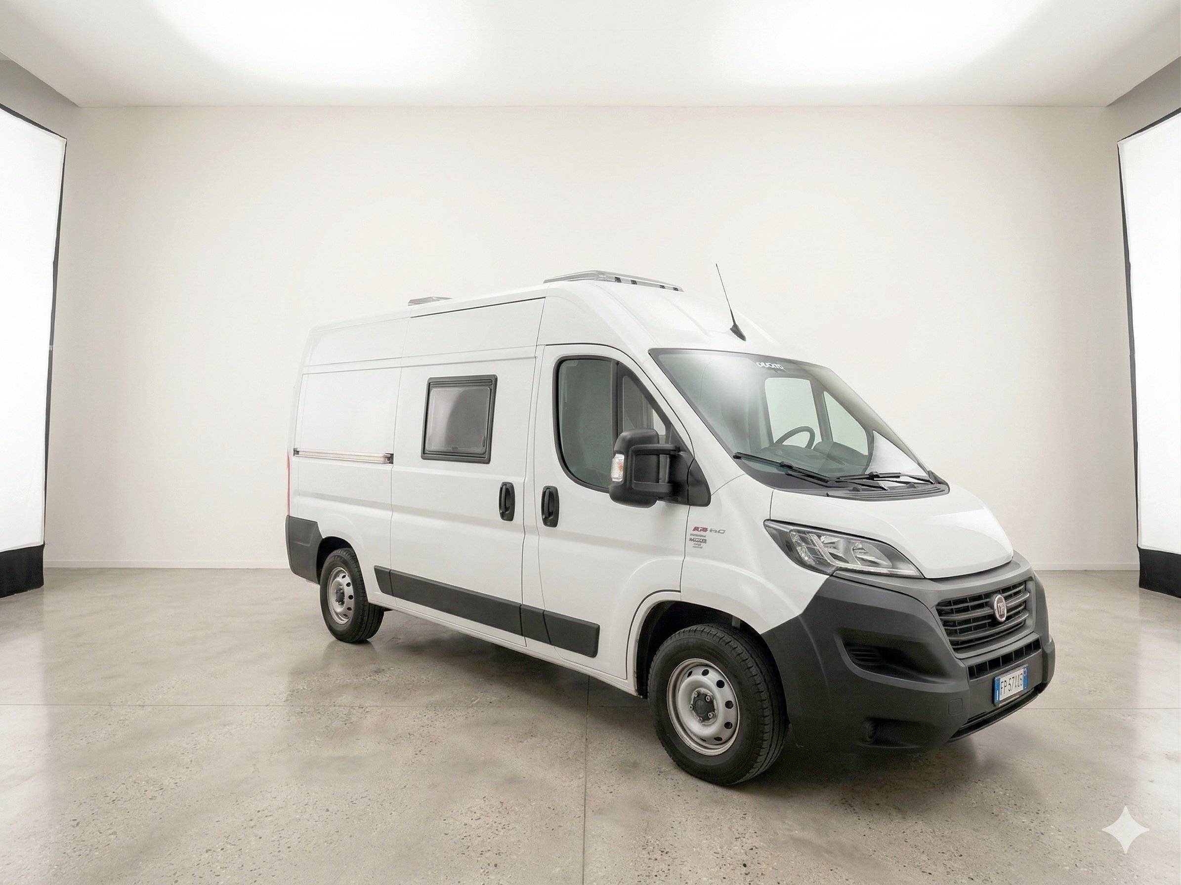 Vue avant de 3/4 Fiat Fiat ducato - Yescapa