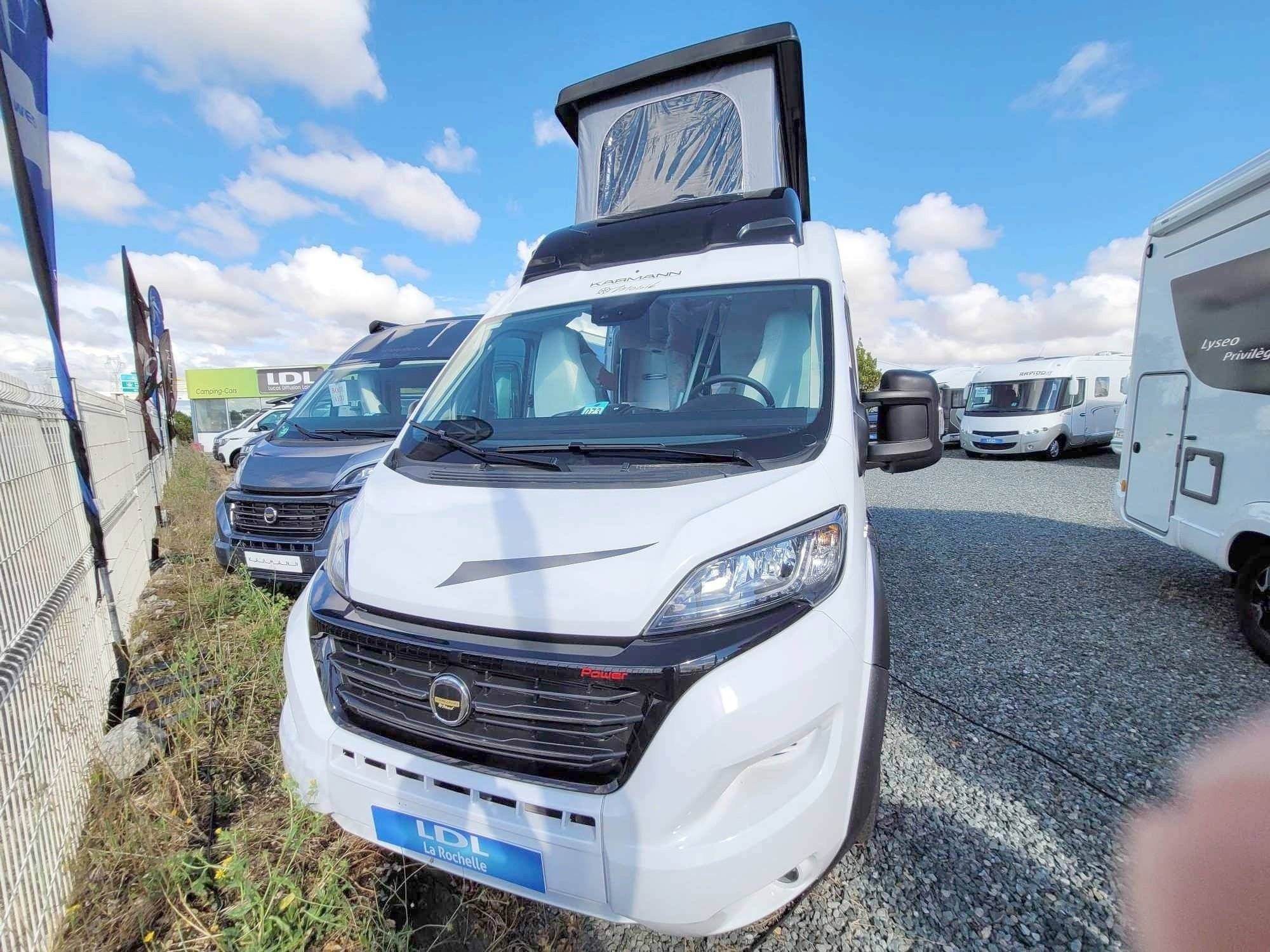 Vista frontale a ¾ Fiat - Yescapa