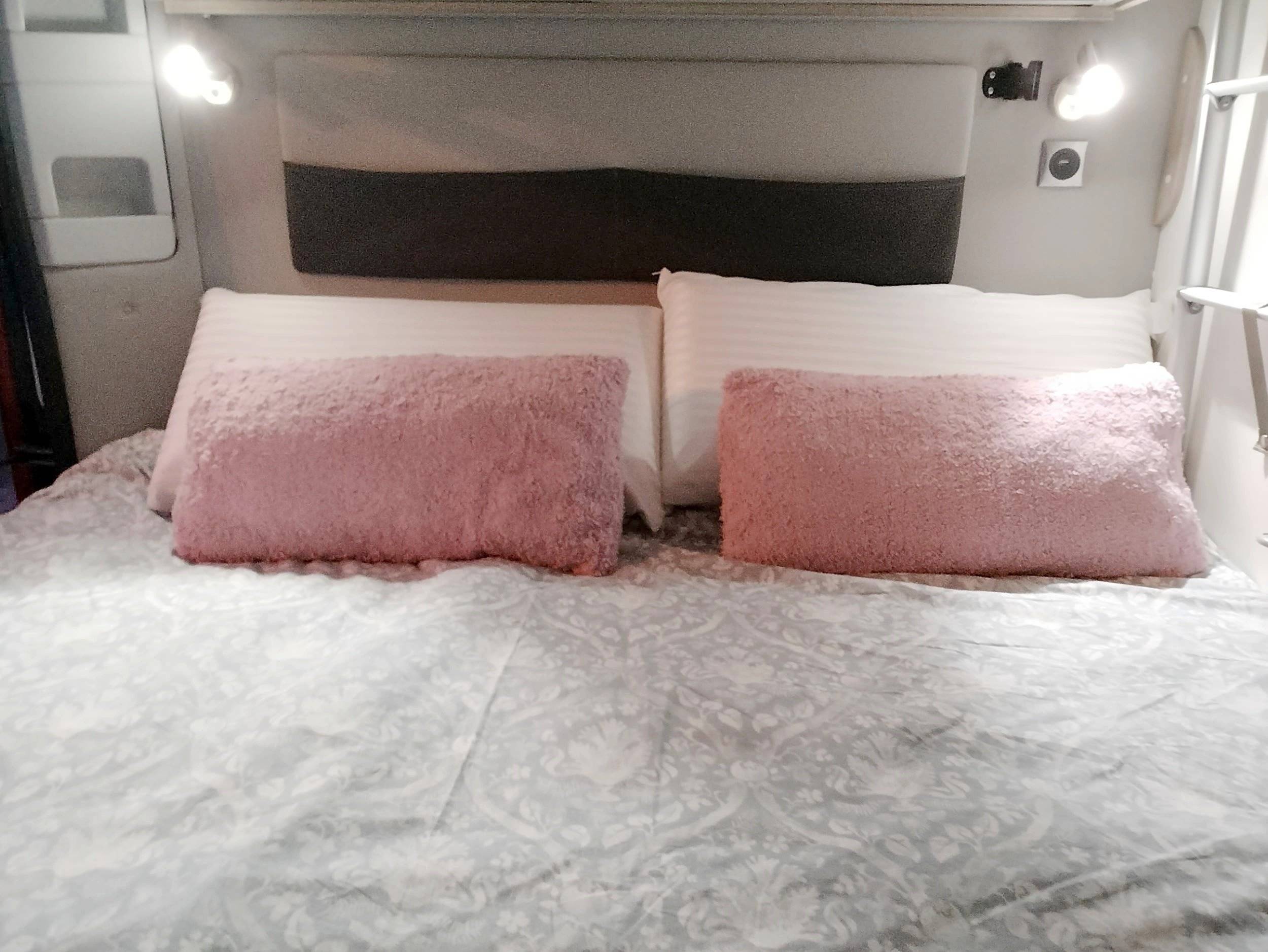 Adria Twin Axess 600 Spt family