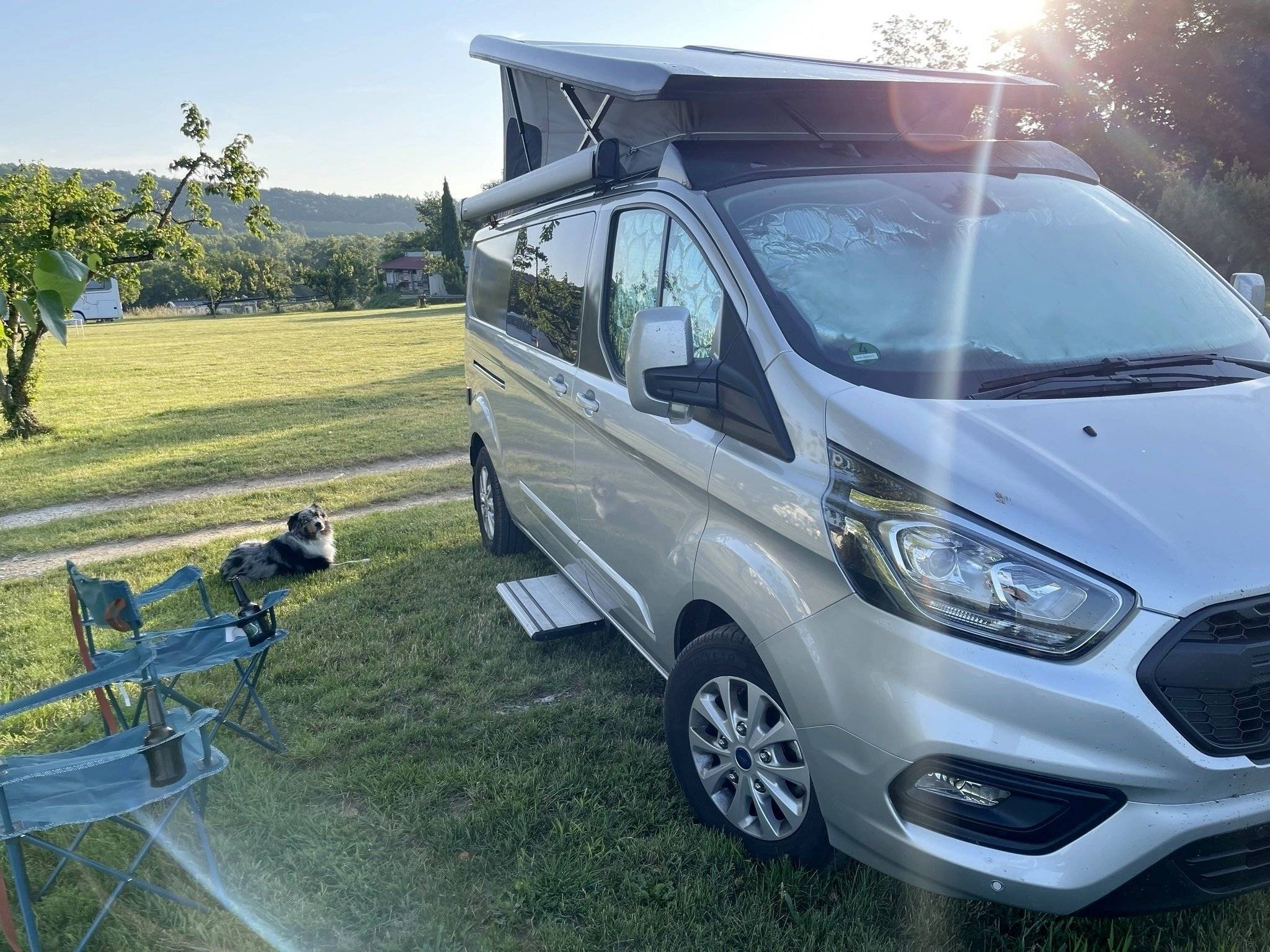 Front view from 3/4 Ford Ford Transit Custom - Yescapa