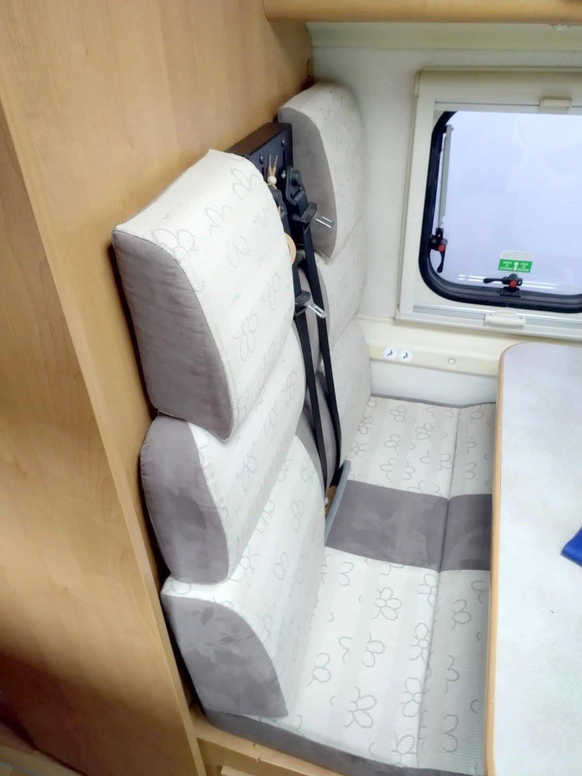 Coin repas Fiat Ducato 2,3 l 120 ch - Yescapa