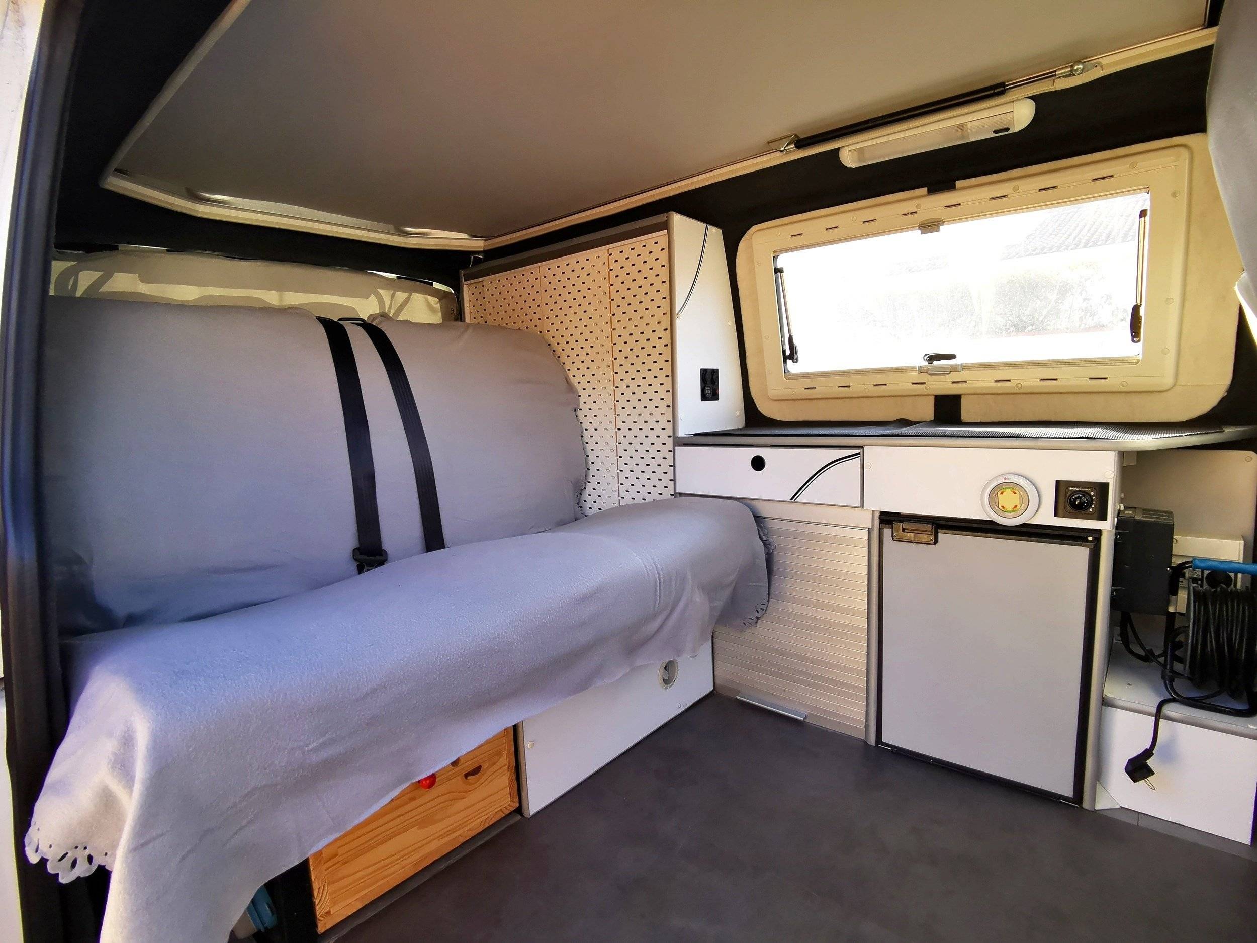 van life Volkswagen Transporter T5 Edition 180