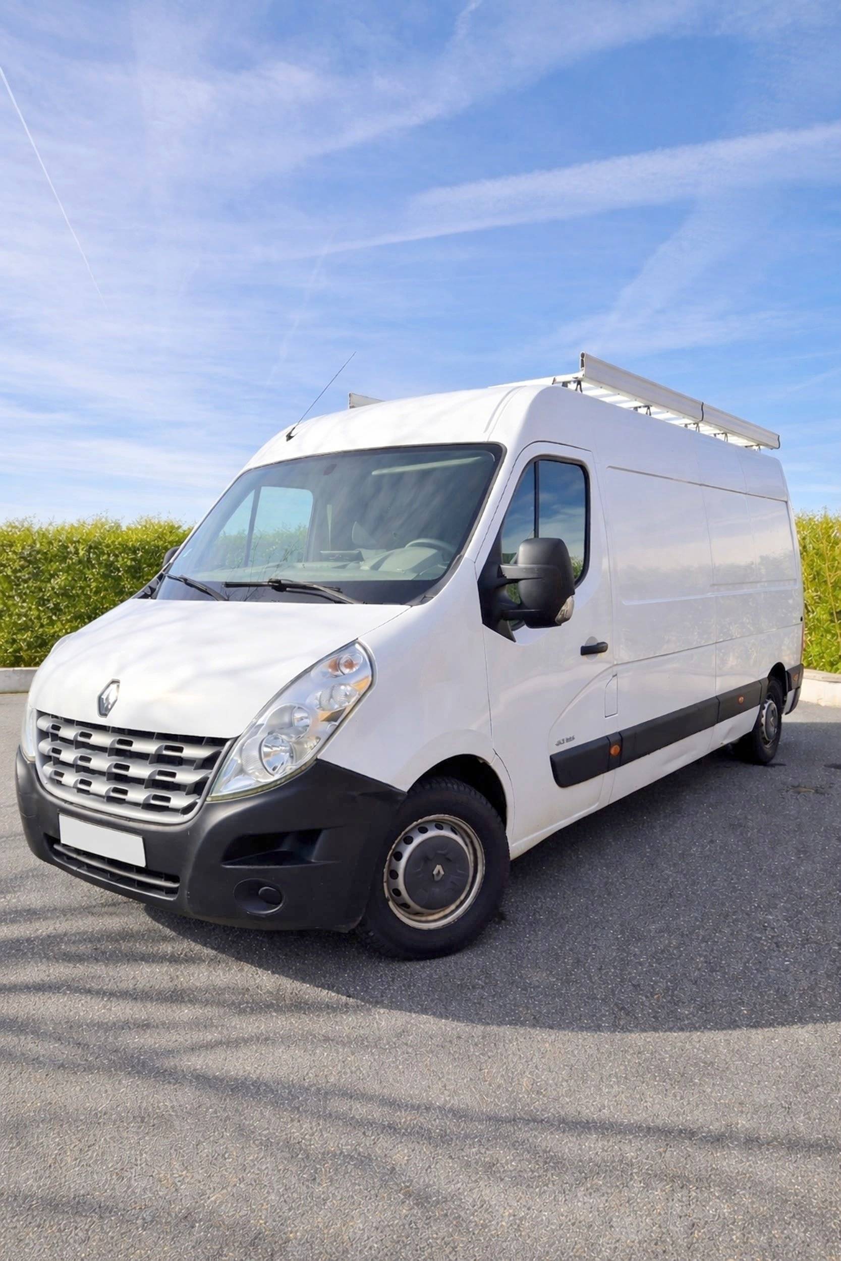 Voorkant 3/4 Renault Master 2,3 l 125 ch - Yescapa