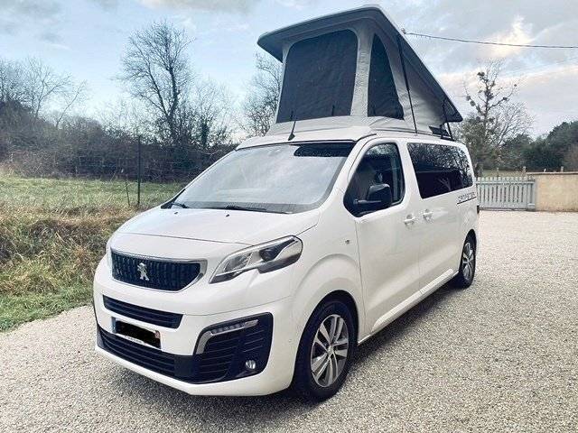 schräge Vorderansicht Peugeot - Yescapa