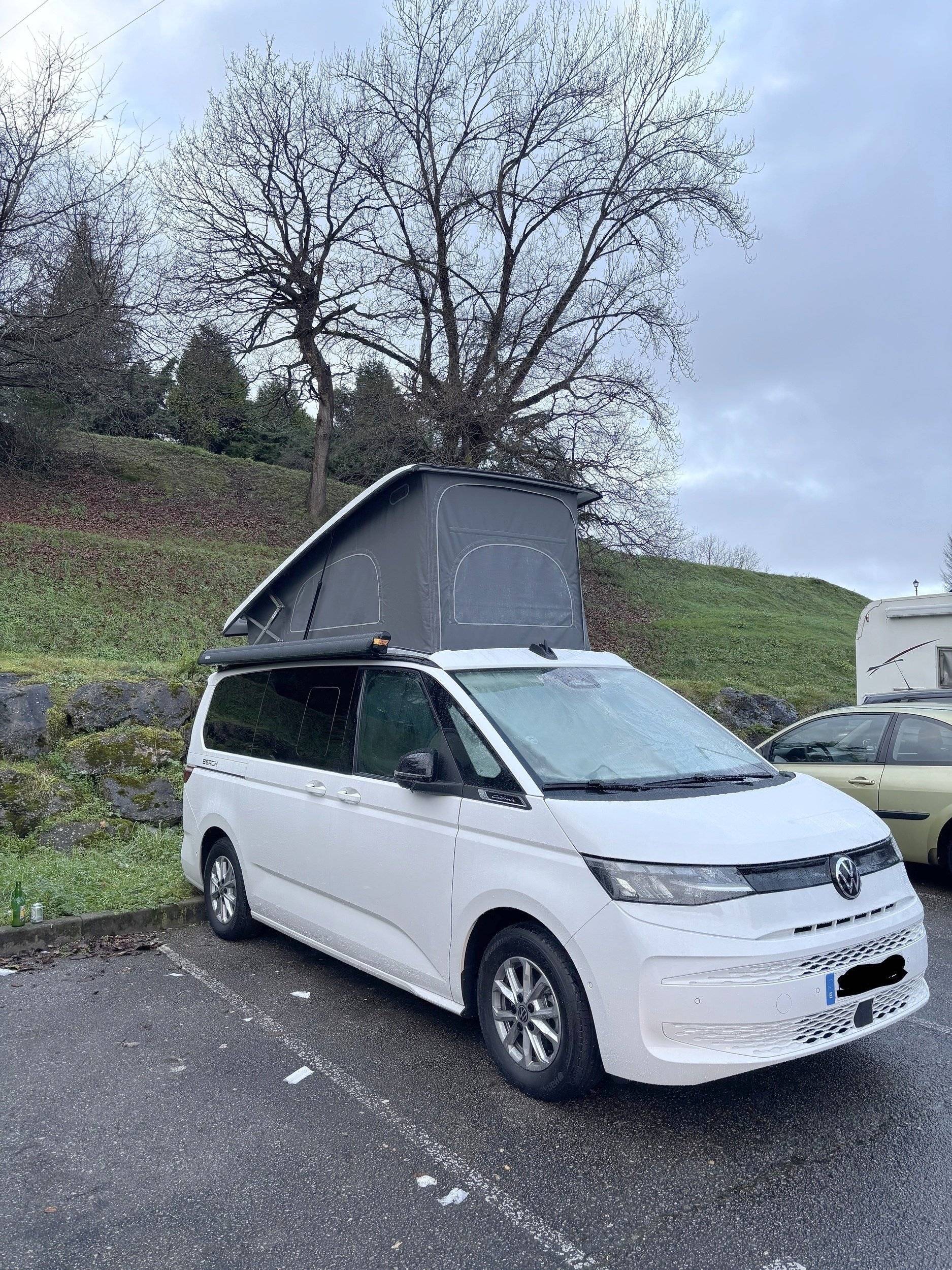 Voorkant 3/4 Volkswagen VOLKSWAGEN T7 CALIFORNIA COAST - Yescapa