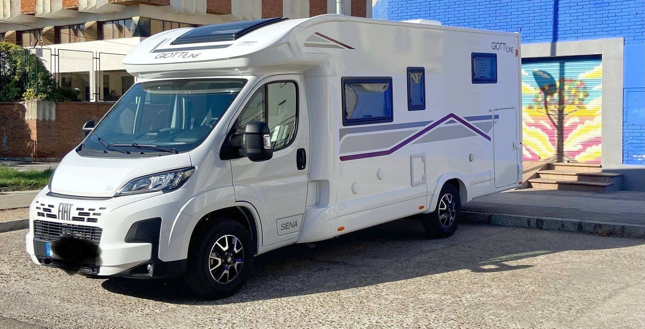 Vista del vehículo ángulo delantero Fiat - Yescapa