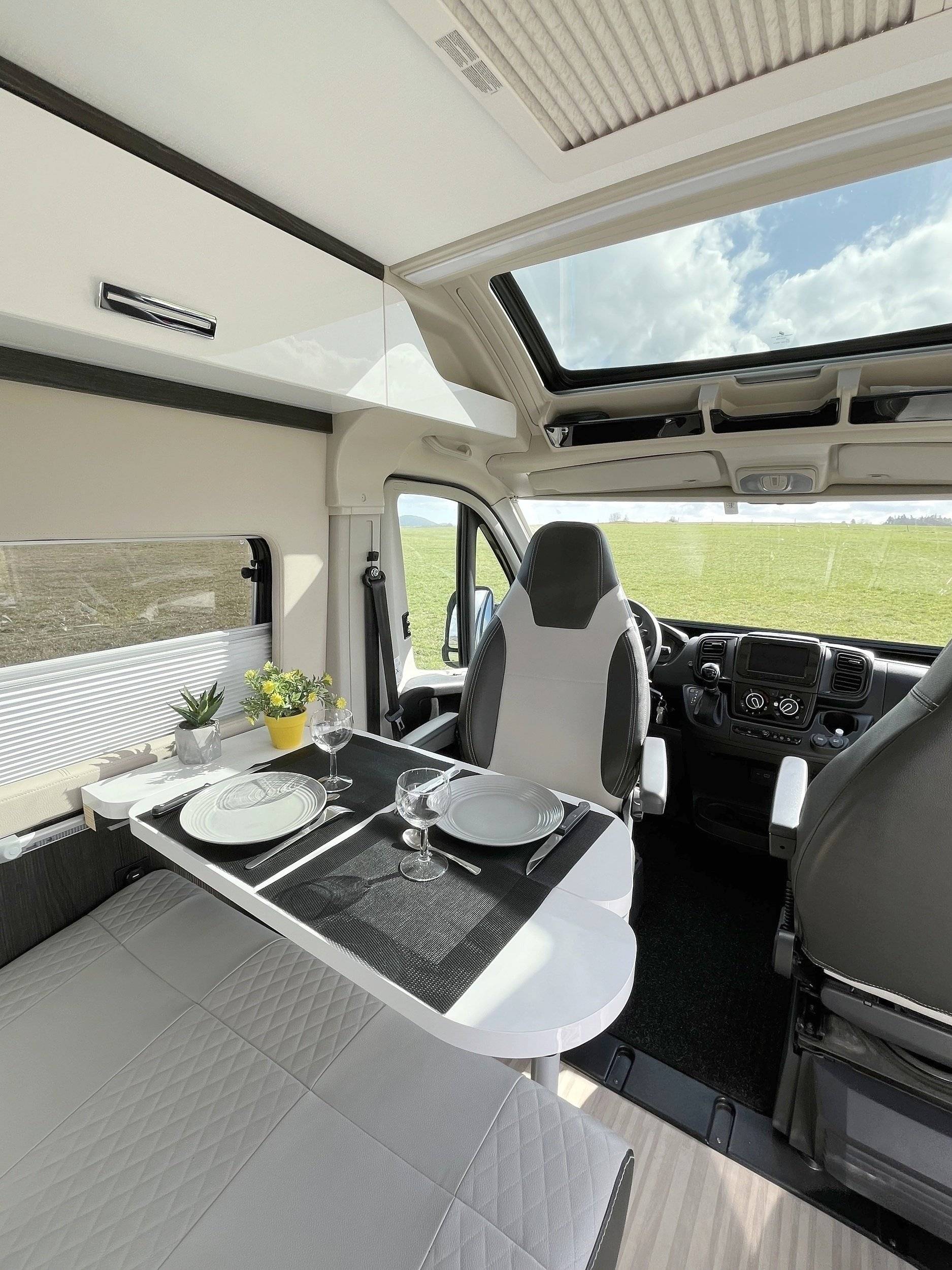 Dining Area Fiat Ducato 2,3 l Al-Ko 160 ch. - Yescapa