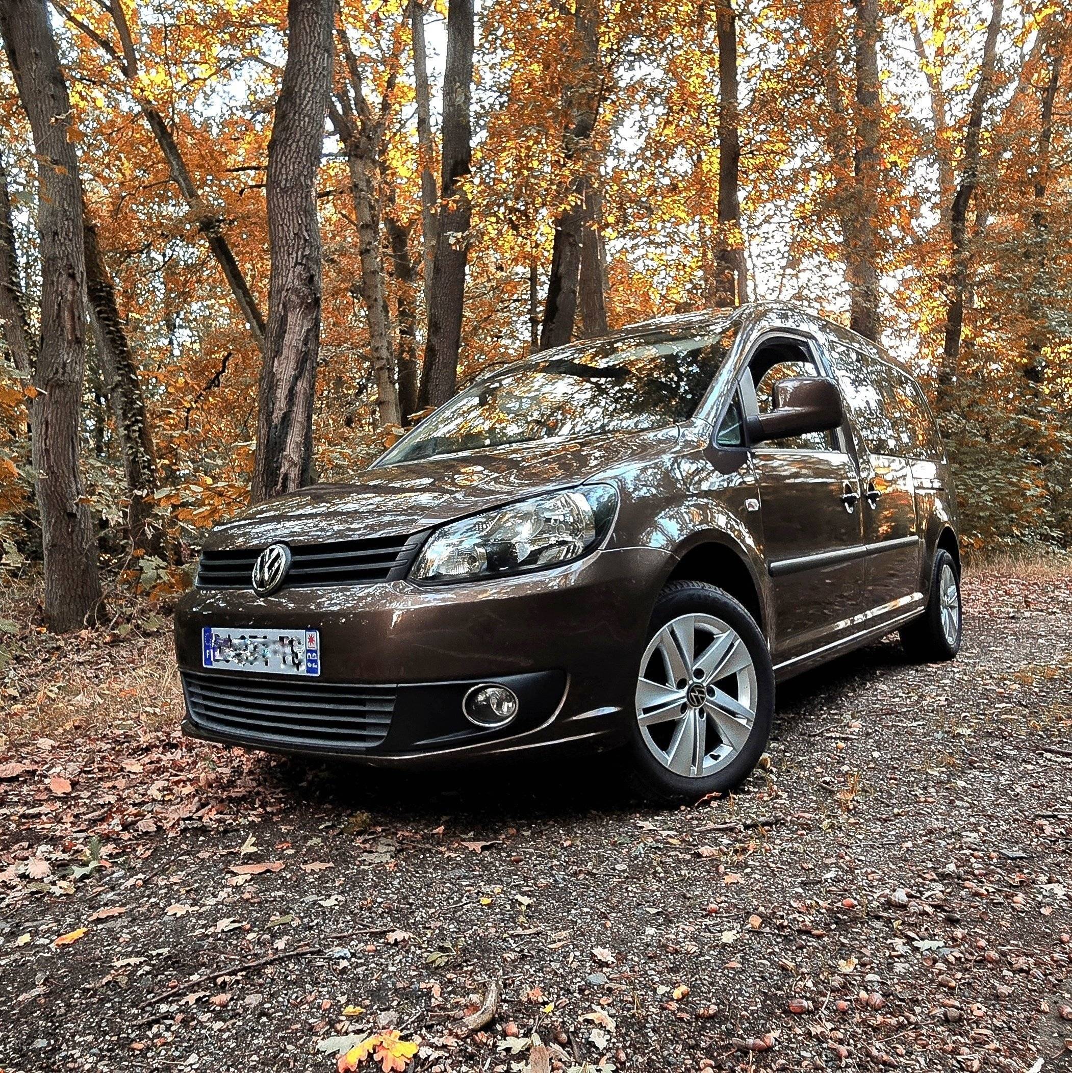 Vue avant de 3/4 Volkswagen volkswagen caddy - Yescapa