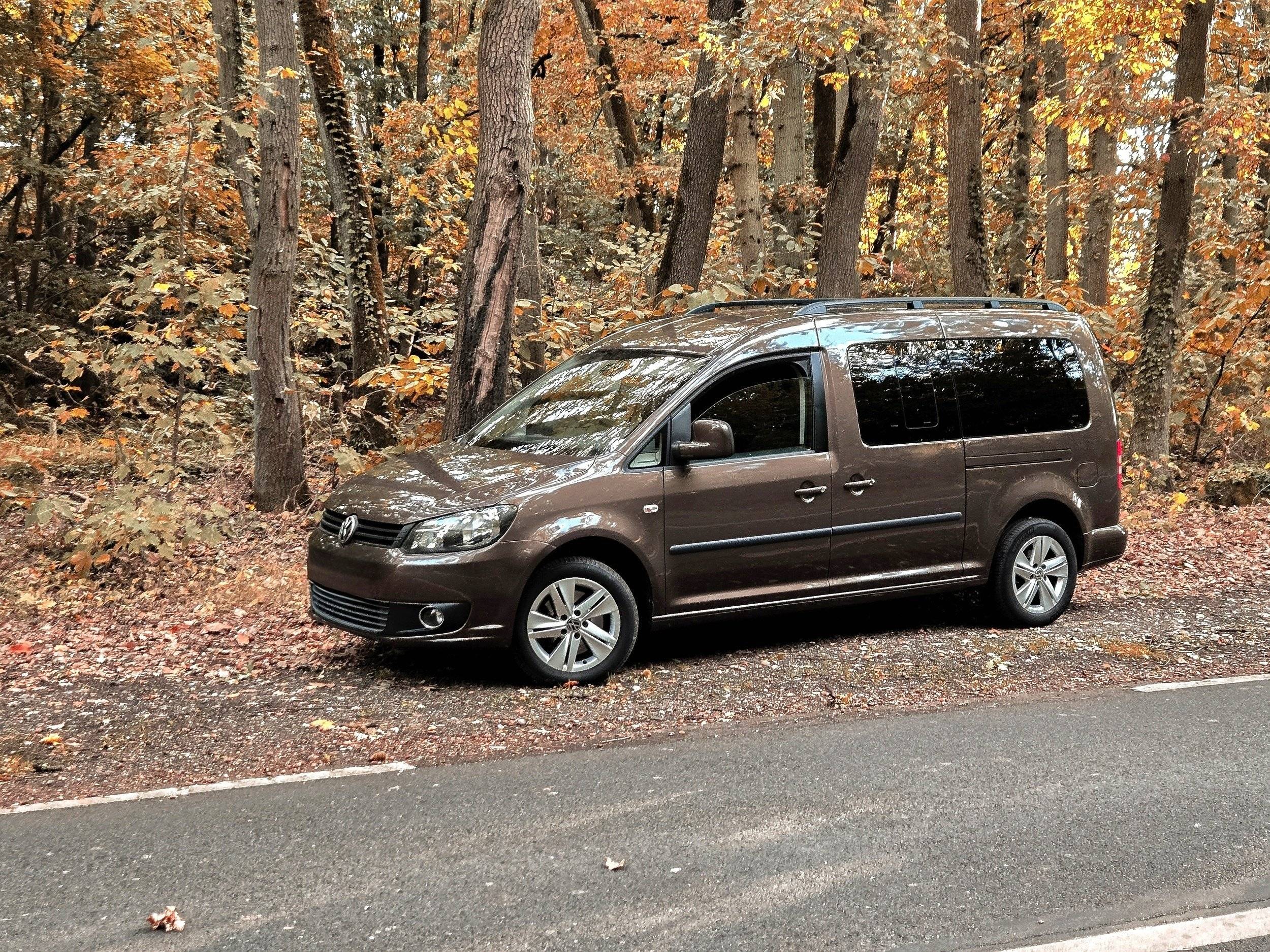Vue avant de 3/4 Volkswagen volkswagen caddy - Yescapa