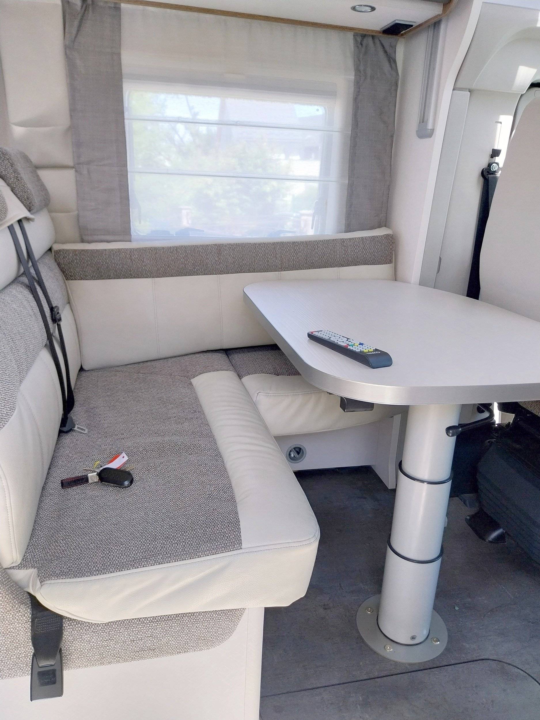 Dining Area Fiat Ducato 2,3 l 148 ch - Yescapa