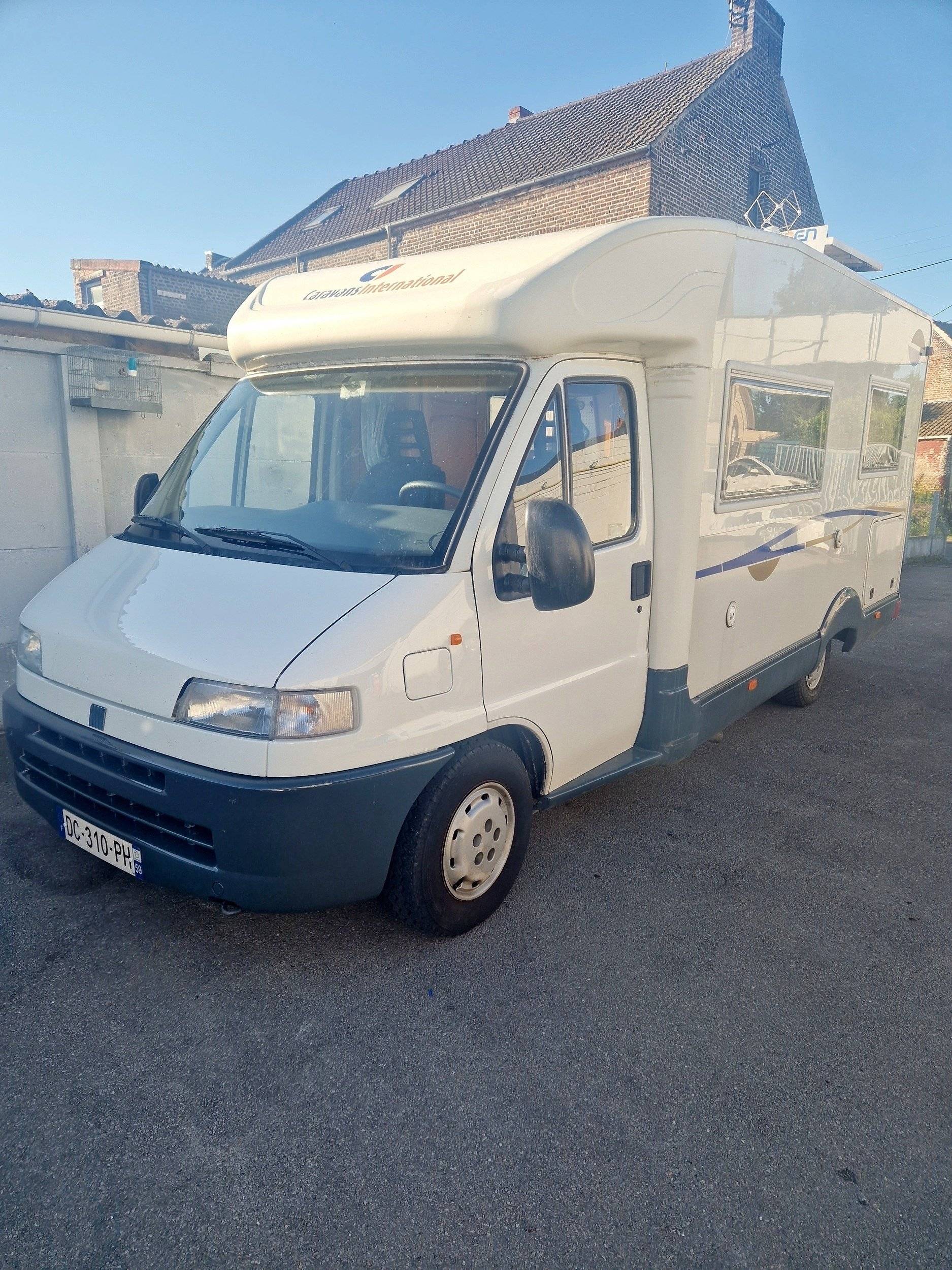 Vista de 3/4 Fiat Ducato 2.8 jtd - Yescapa