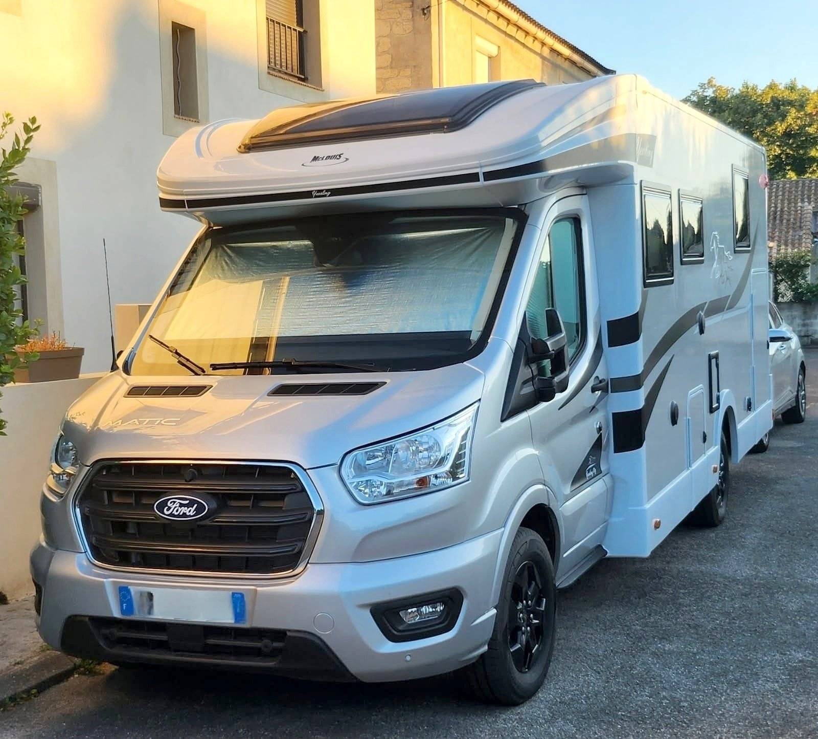 Front view from 3/4 Ford - Yescapa