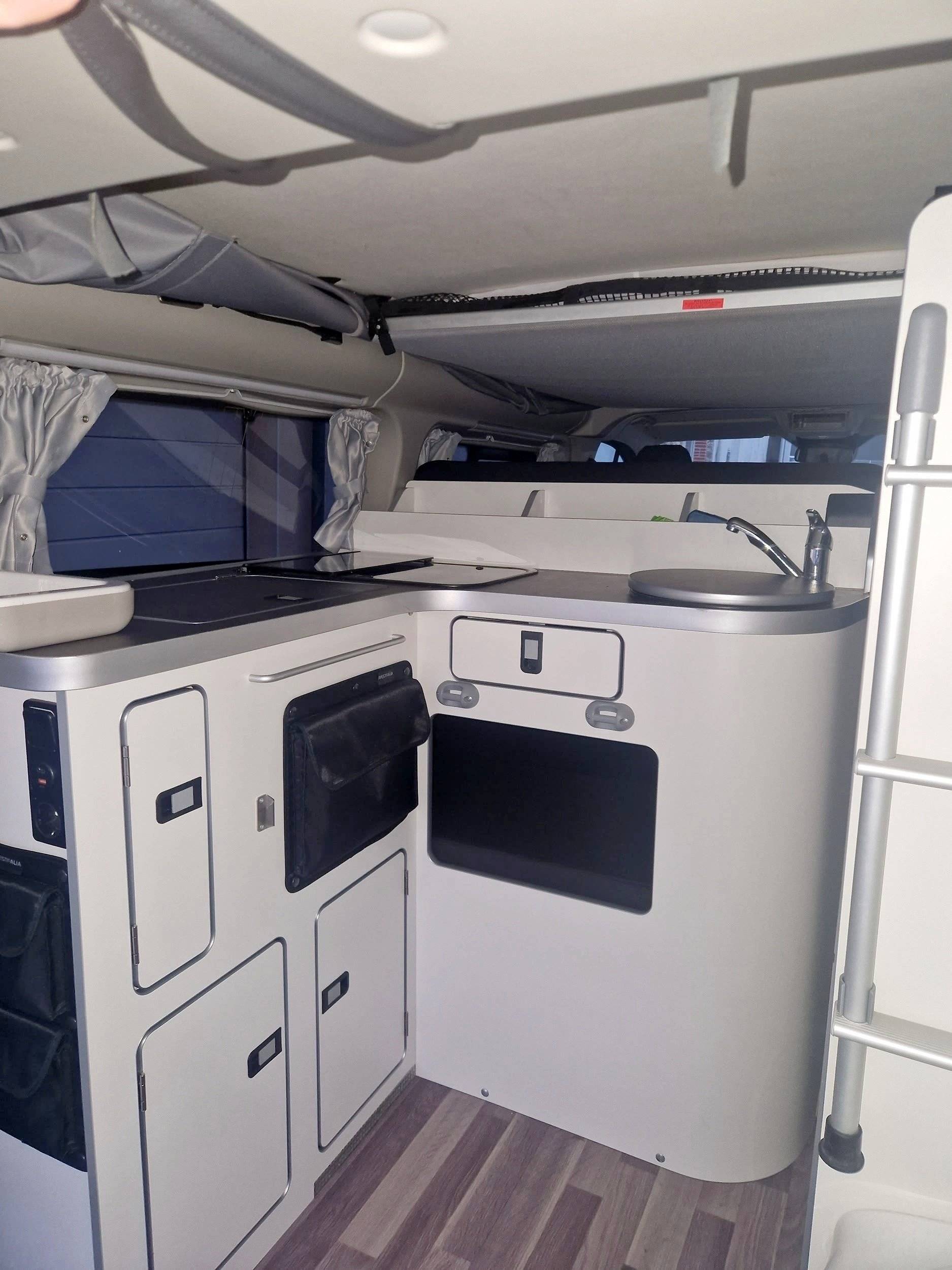 Kitchen Ford TRANSIT CUSTOM 185 CH BOITE AUTO - Yescapa