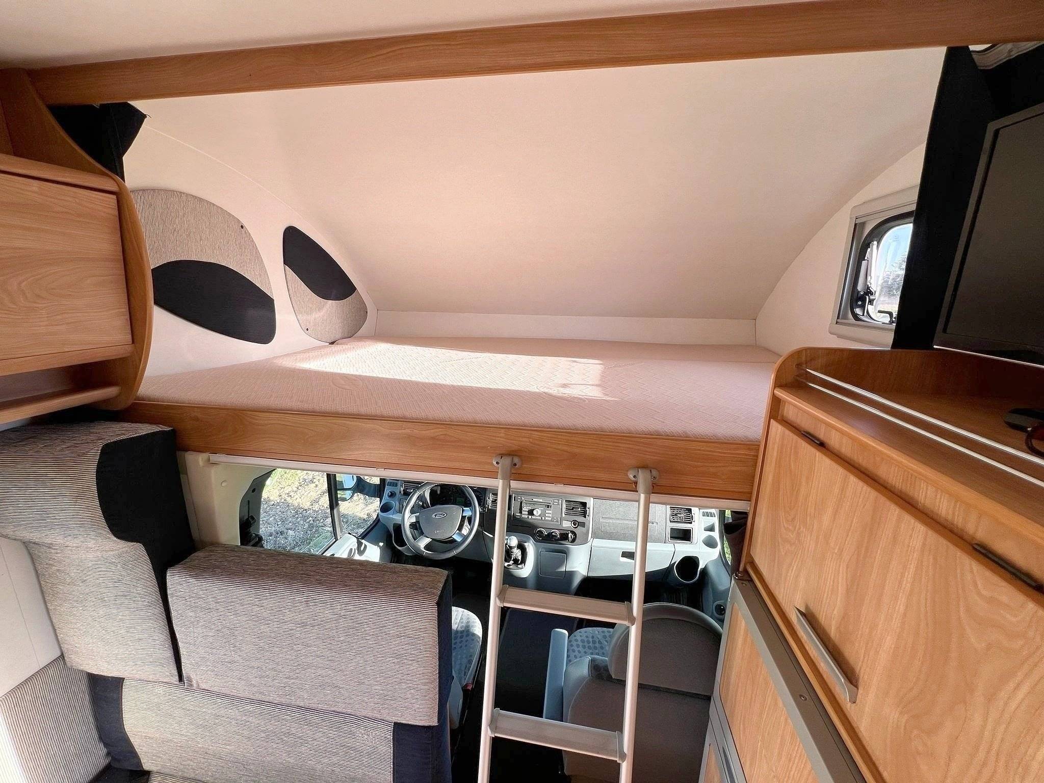 Couchages Ford Transit 2,2 l TDCi 130 ch. - Yescapa