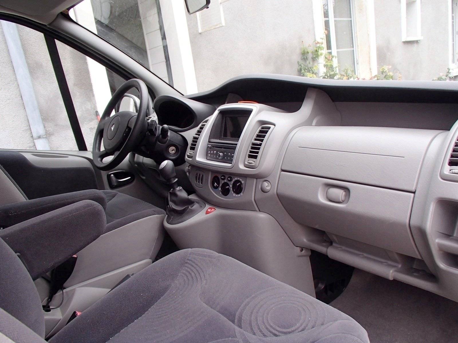 Caraben's Trafic II L2H1 2,5 dci l 145 ch