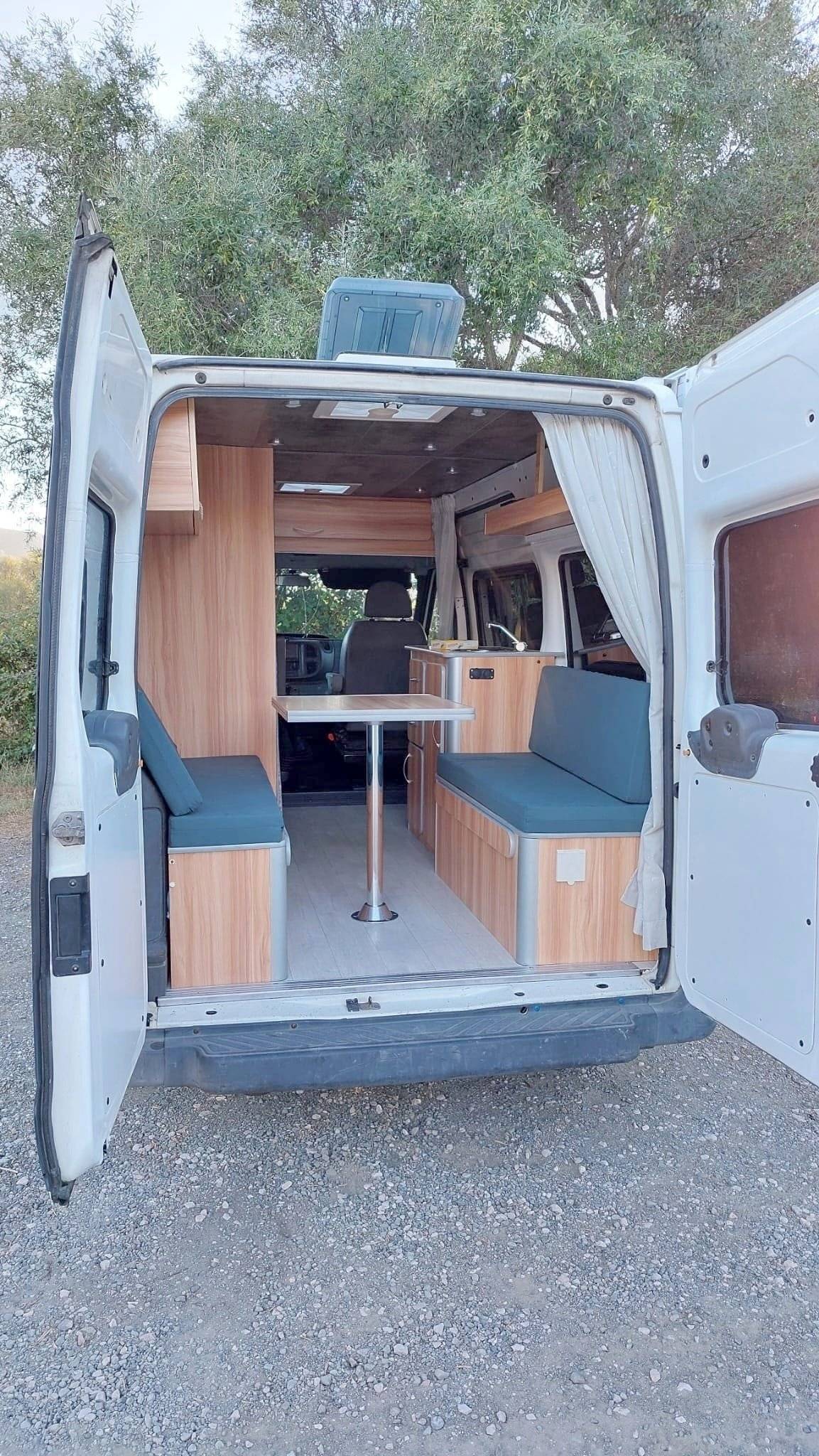 Coin repas Ford TRANSIT TD/300M - Yescapa