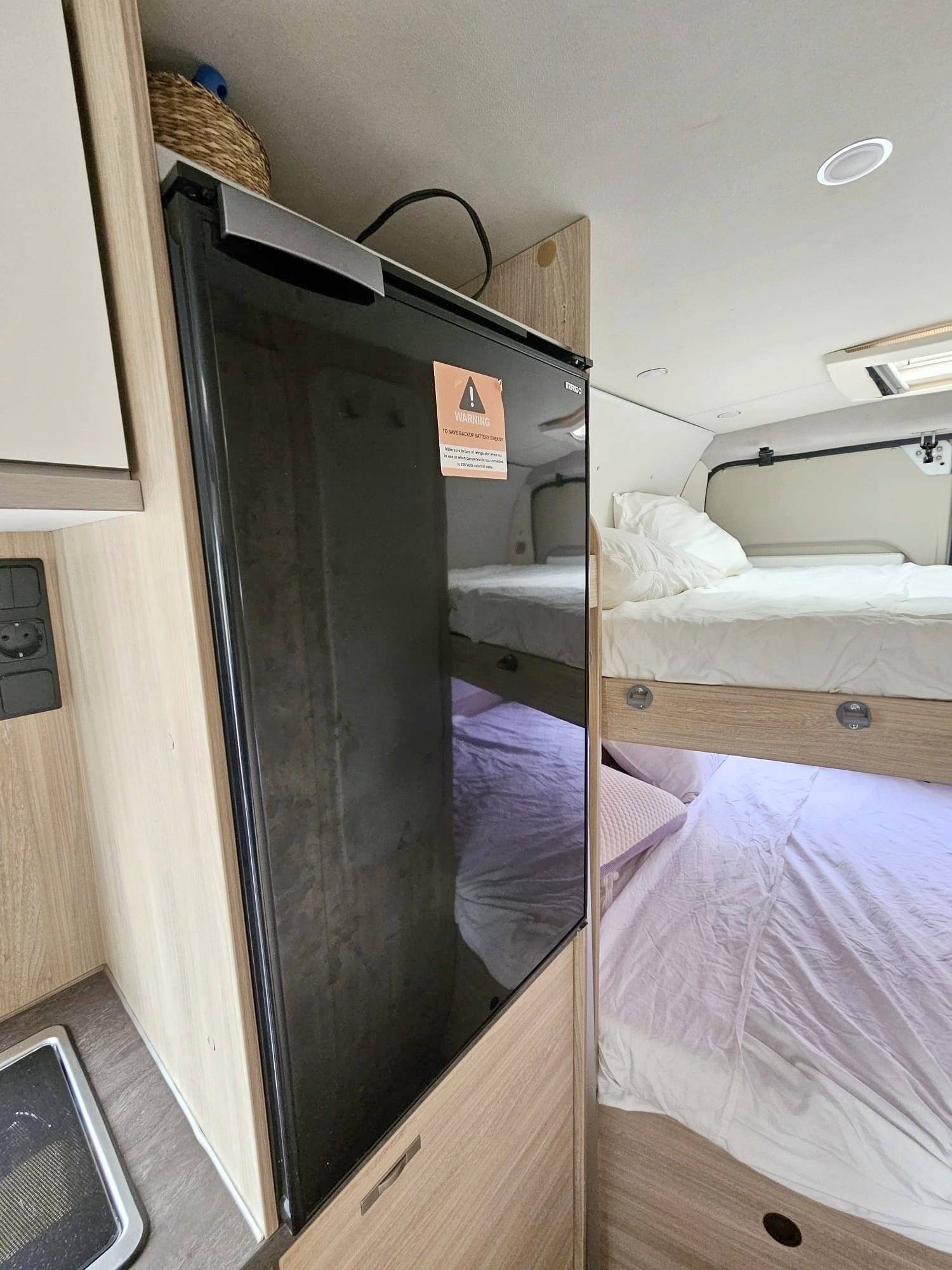 Weinsberg Carabus 600K (4 Plazas Viajar / 5 Dormir)