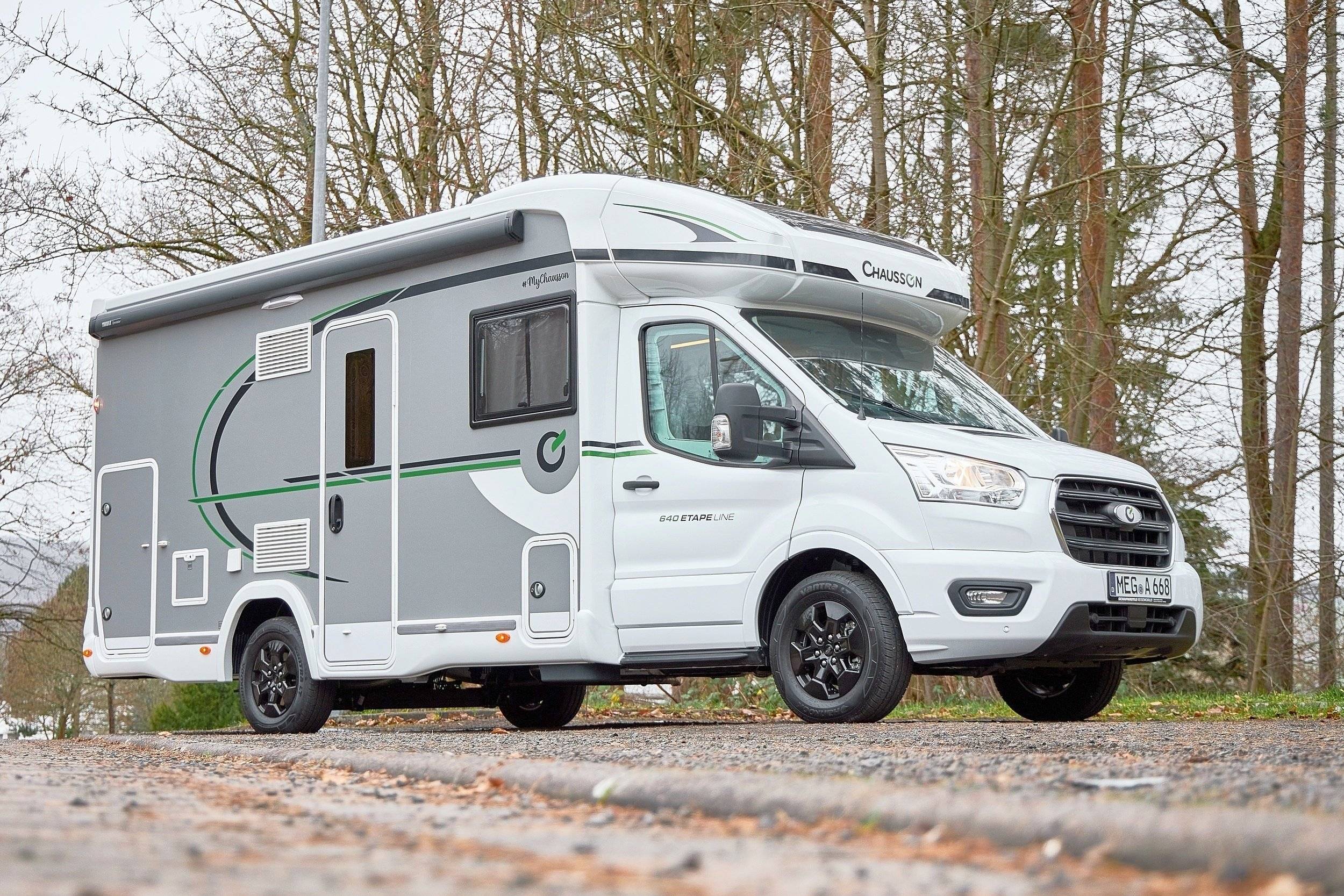 schräge Vorderansicht Ford - Yescapa