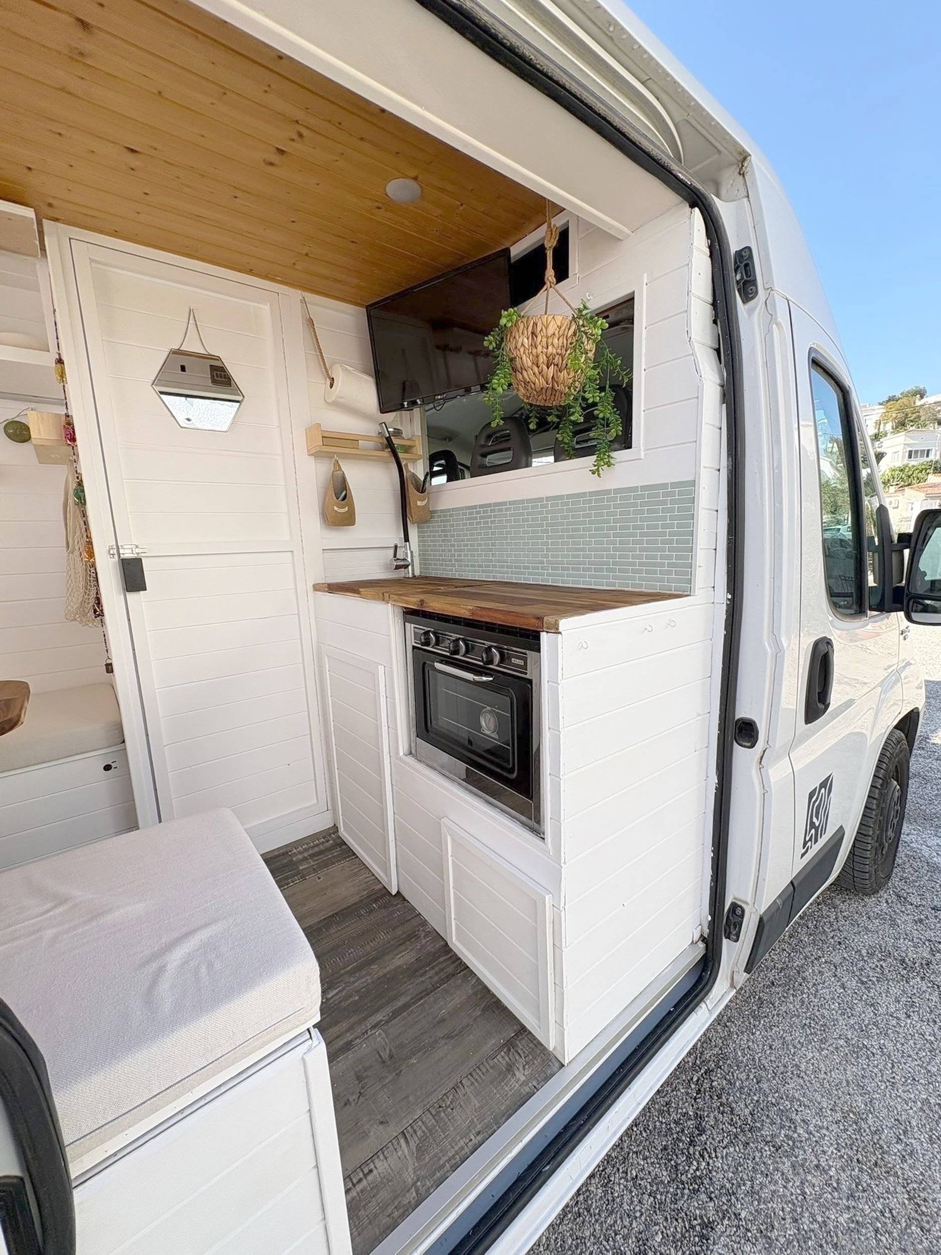 Kitchen Fiat Ducato 2,3 l Multijet 130 ch. - Yescapa