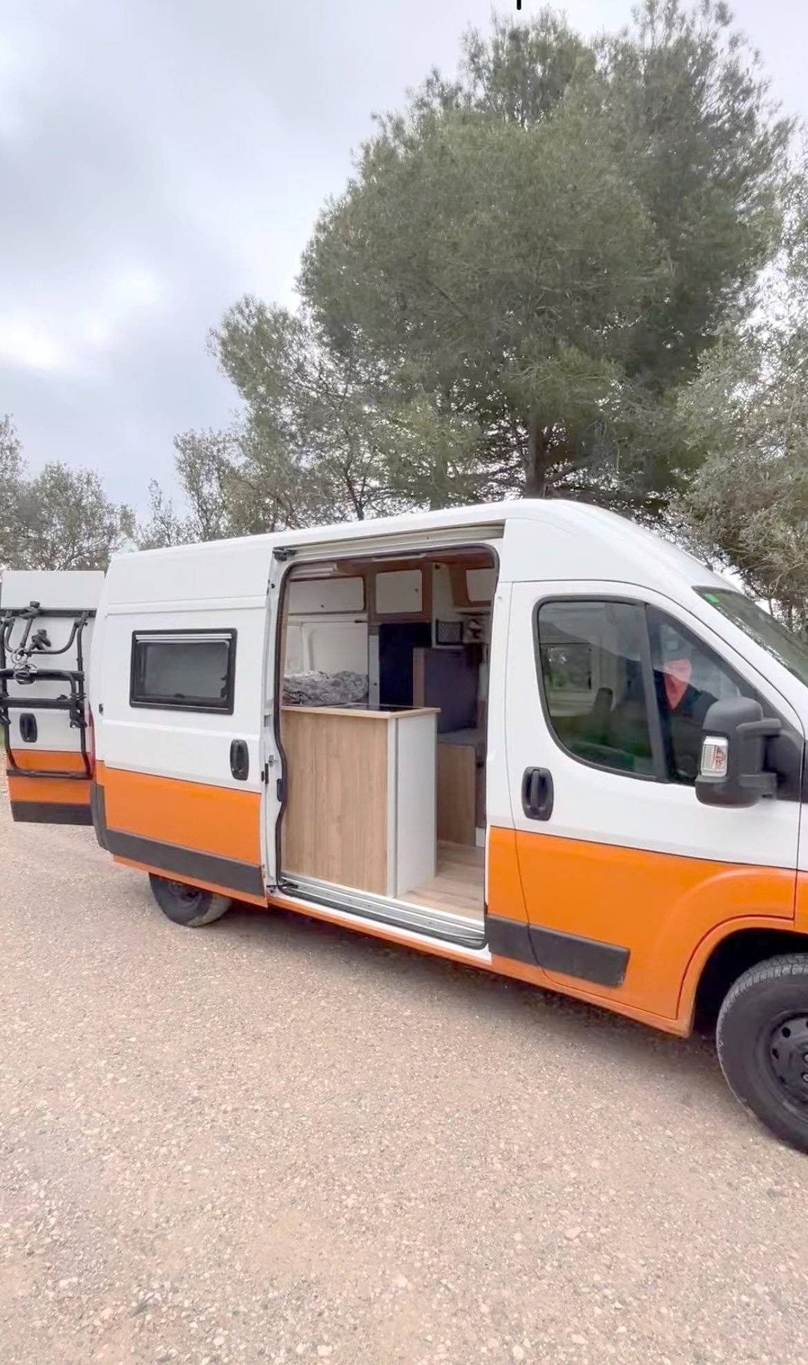 Front view from 3/4 Peugeot Boxer 2,0 l 130 ch - Yescapa