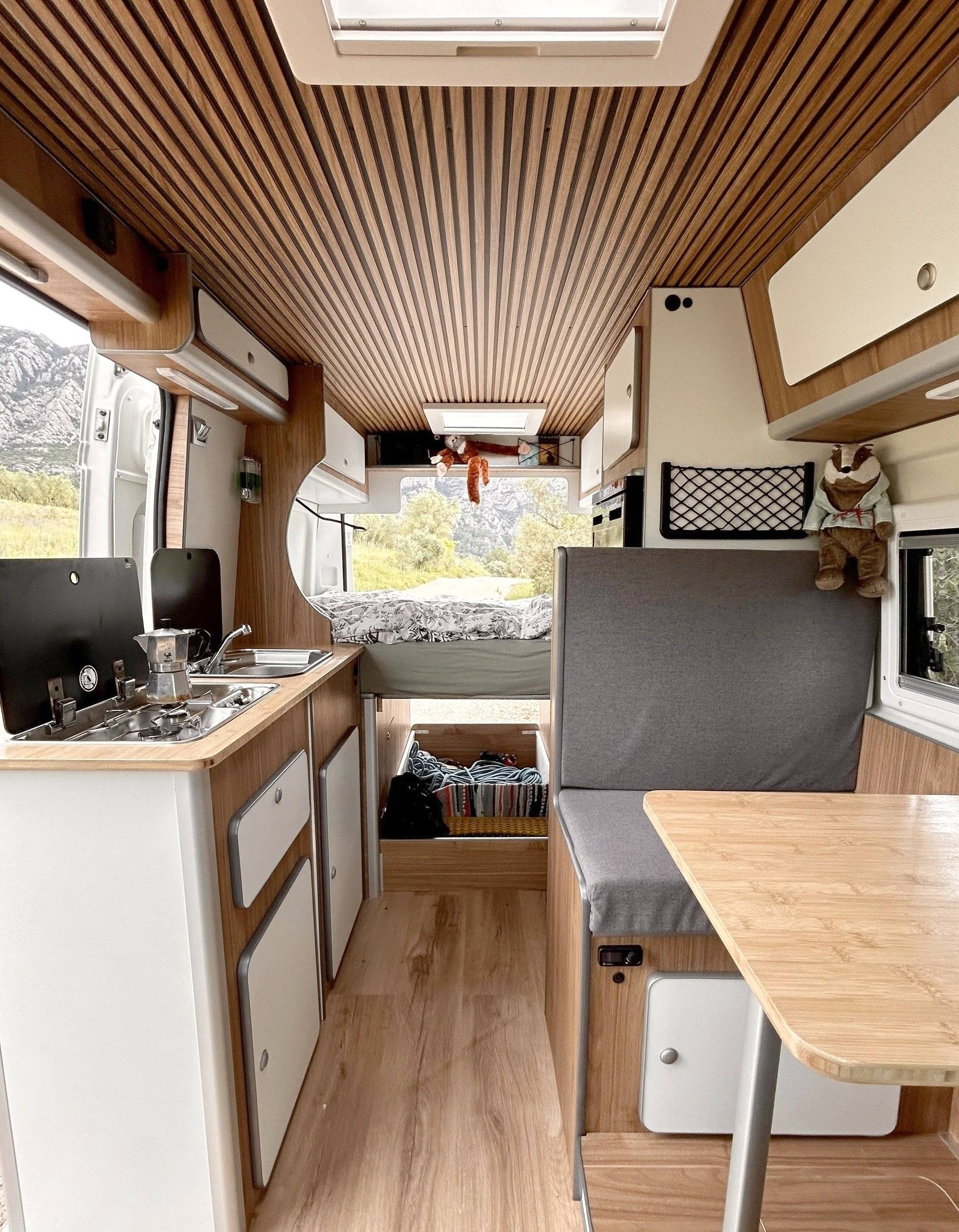 Vista frontale a ¾ Peugeot Boxer 2,0 l 130 ch - Yescapa