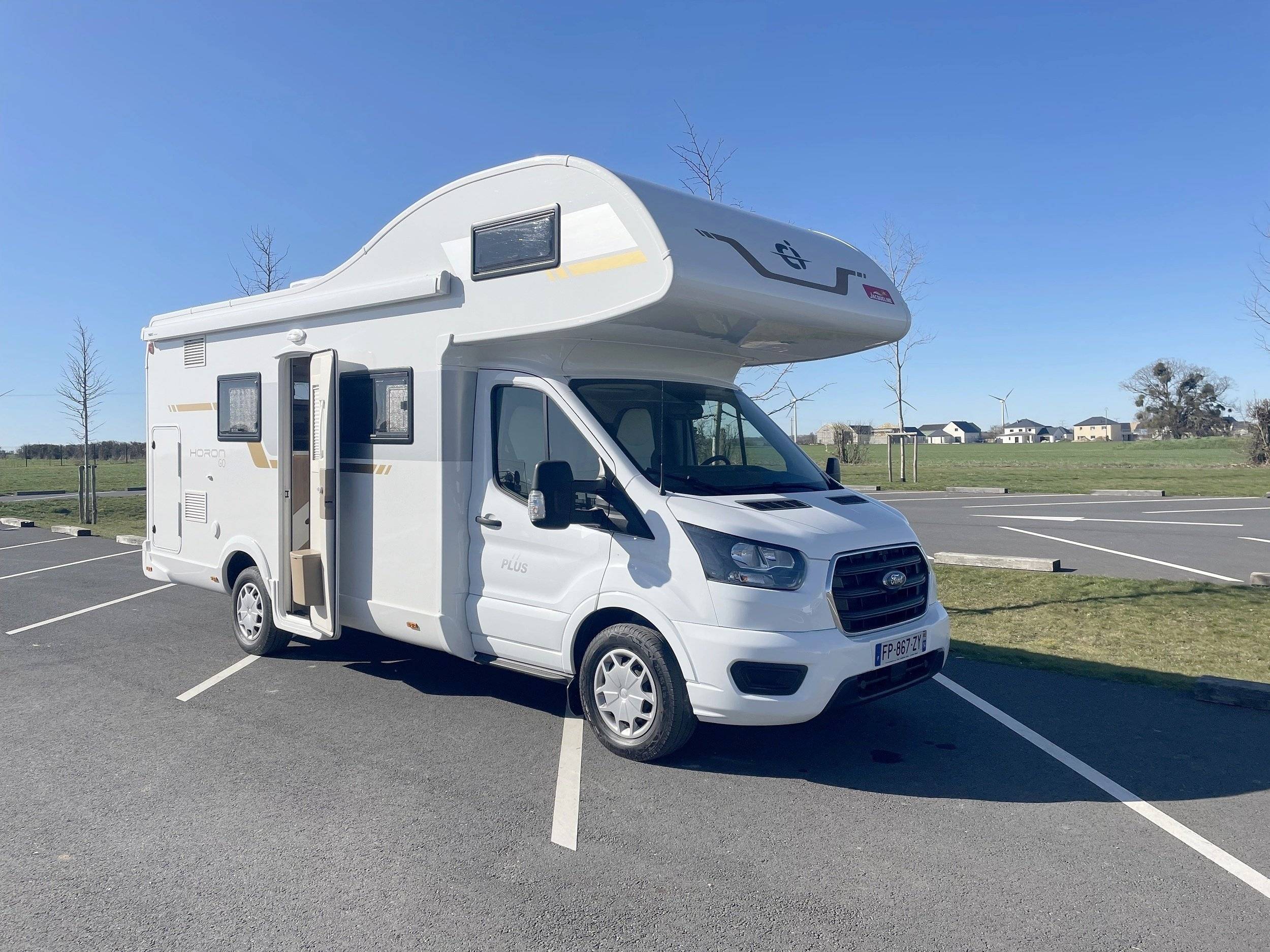 Cavarans International. HORON 77 M