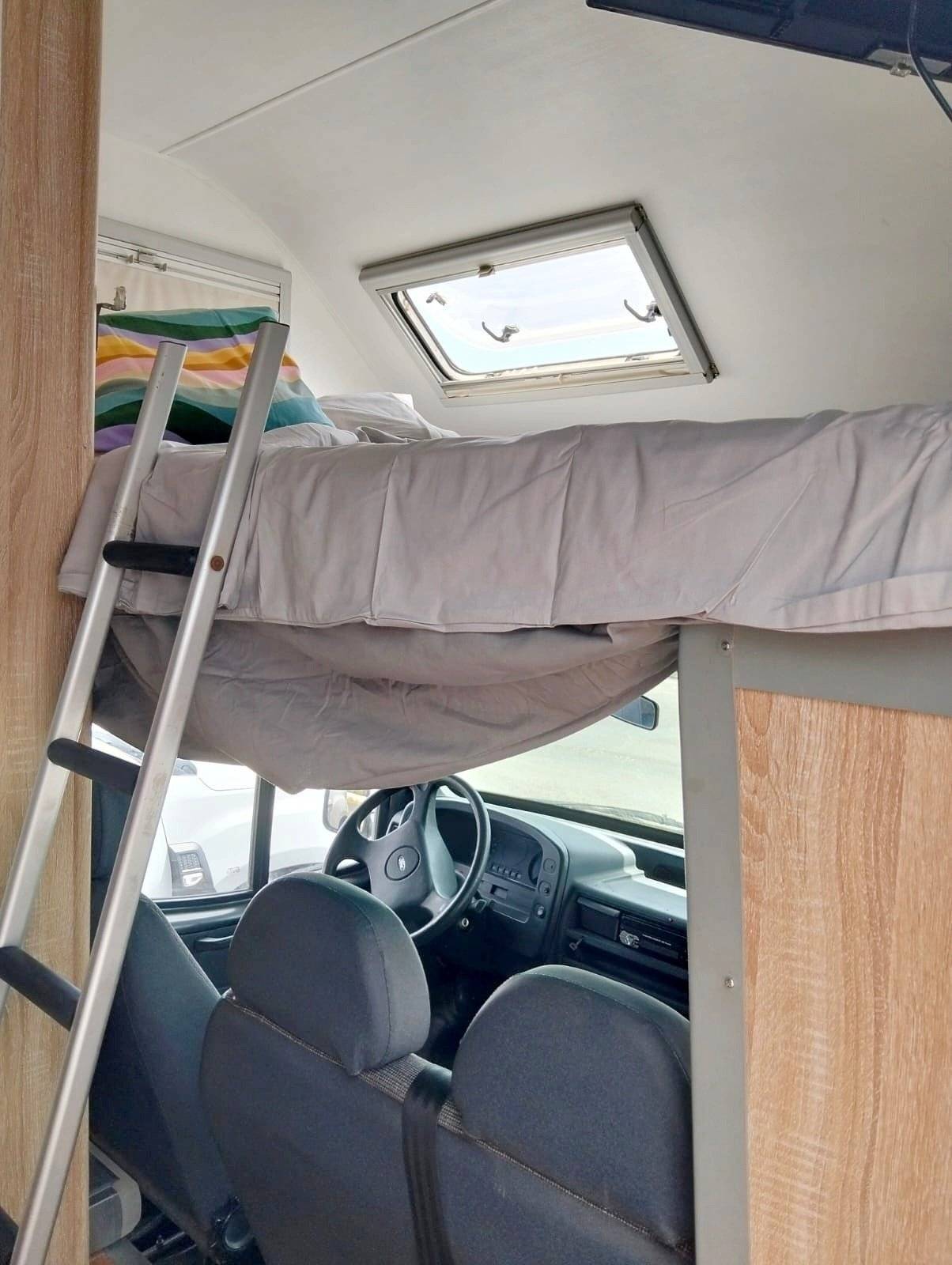 llits Ford Transit 2,0 l 115 ch - Yescapa