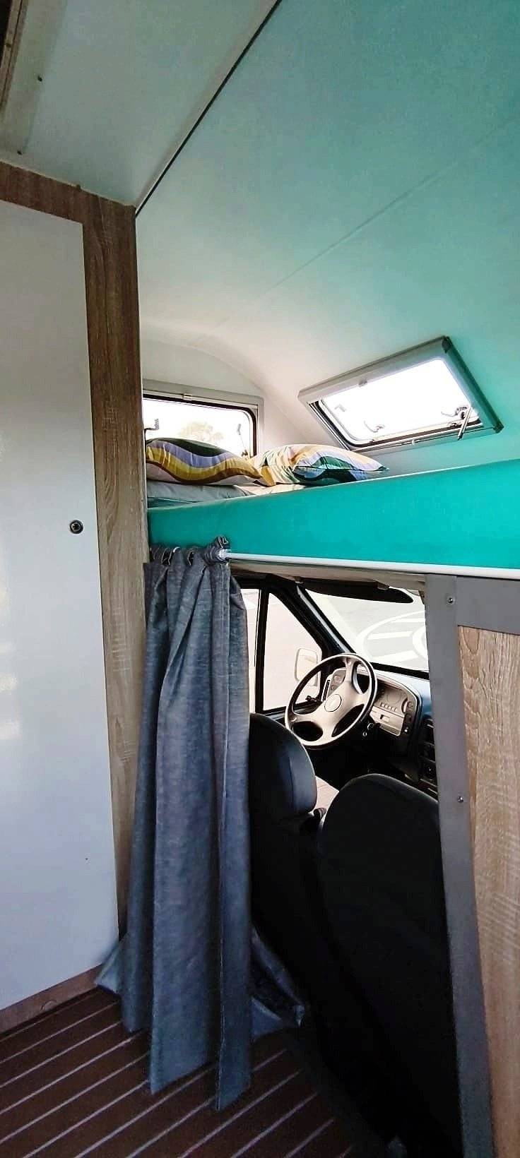 Couchages Ford Transit 2,0 l 115 ch - Yescapa